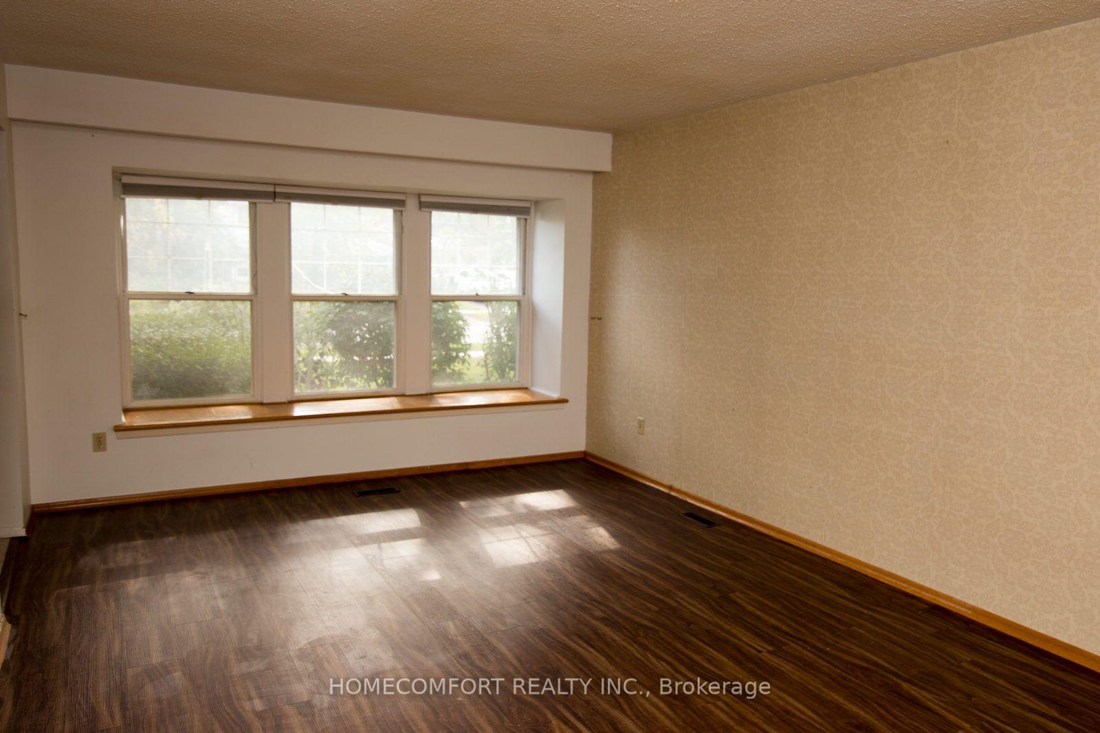 Photo 9 of 42 Pinemeadow Boulevard, Scarborough, L'Amoreaux — HOMEH