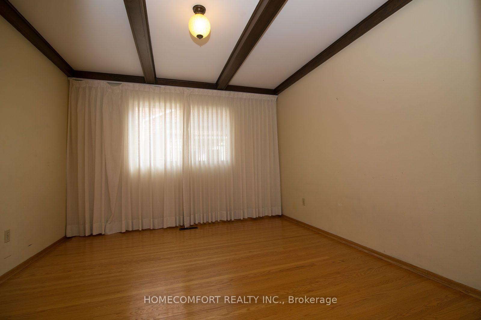 Photo 10 of 42 Pinemeadow Boulevard, Scarborough, L'Amoreaux — HOMEH