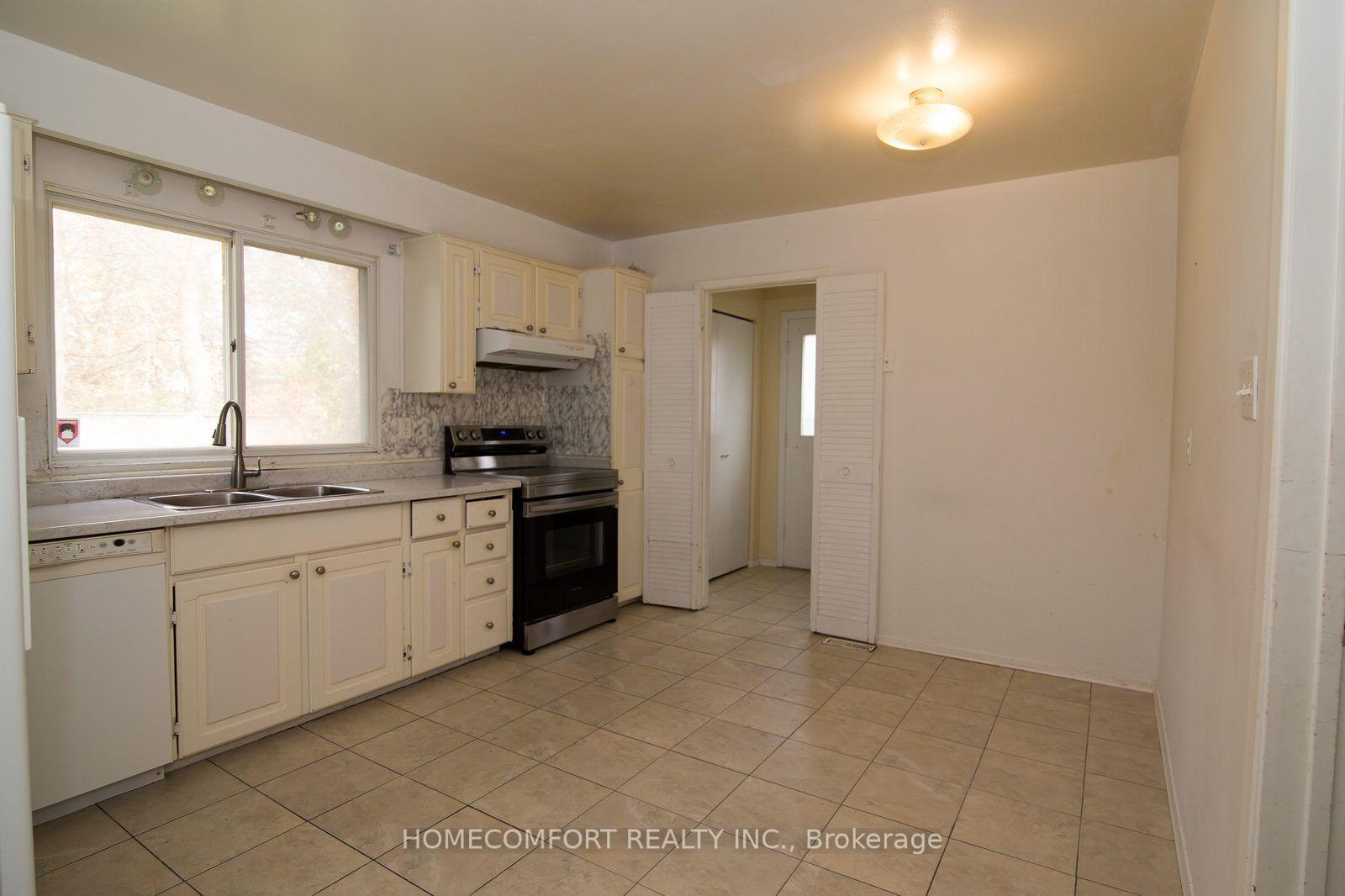 Photo 11 of 42 Pinemeadow Boulevard, Scarborough, L'Amoreaux — HOMEH