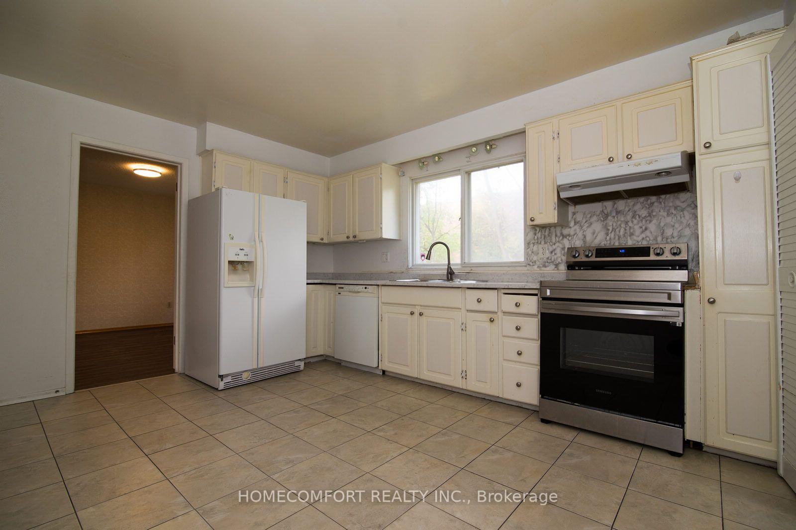 Photo 12 of 42 Pinemeadow Boulevard, Scarborough, L'Amoreaux — HOMEH