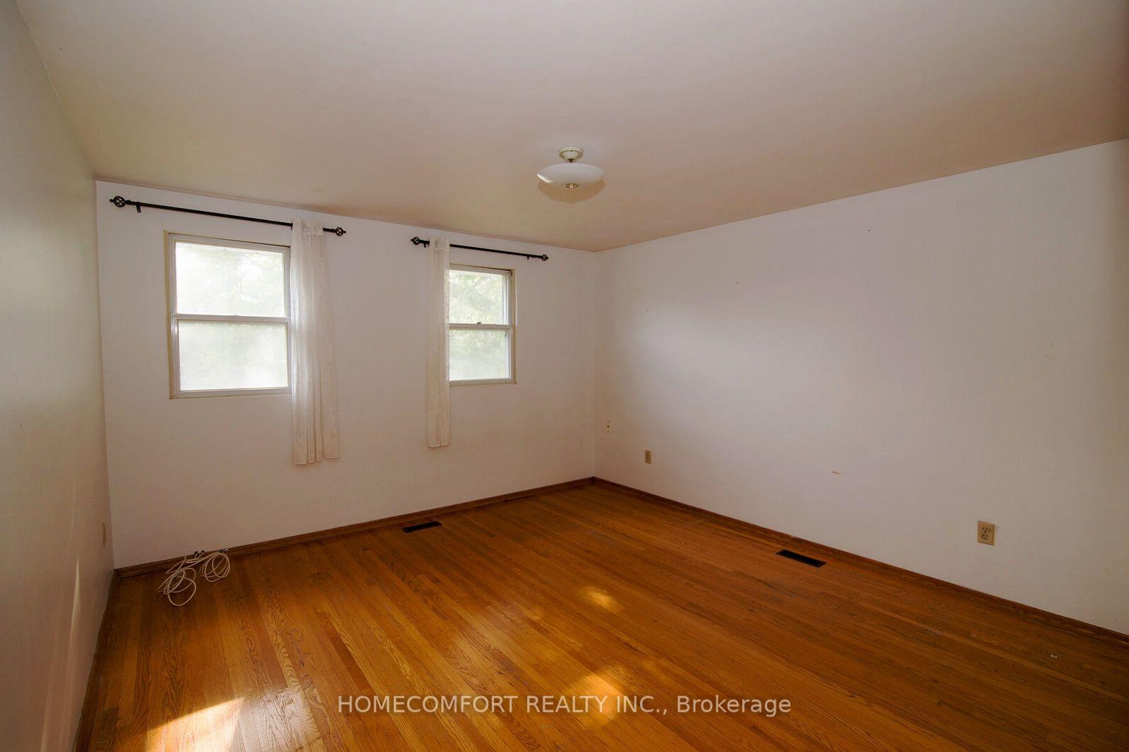 Photo 16 of 42 Pinemeadow Boulevard, Scarborough, L'Amoreaux — HOMEH