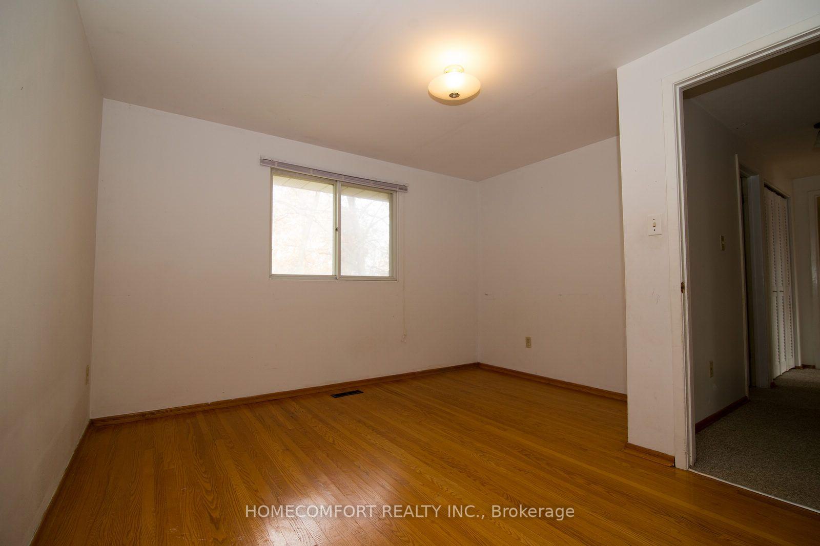 Photo 18 of 42 Pinemeadow Boulevard, Scarborough, L'Amoreaux — HOMEH