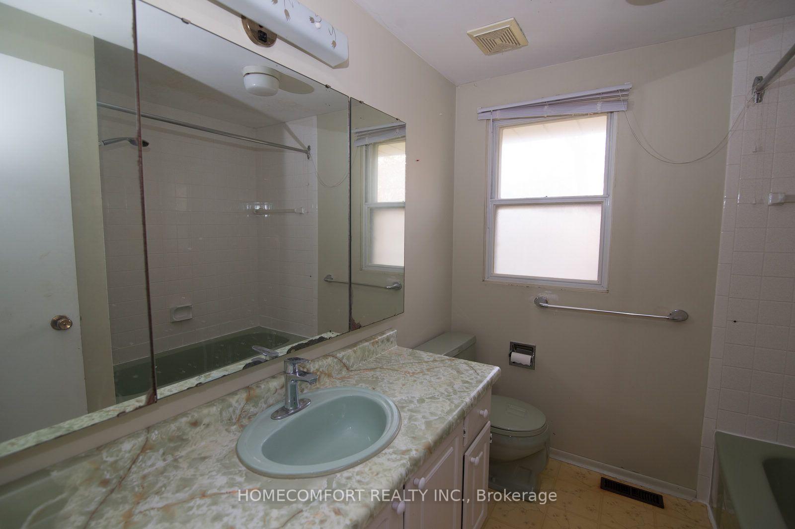Photo 19 of 42 Pinemeadow Boulevard, Scarborough, L'Amoreaux — HOMEH