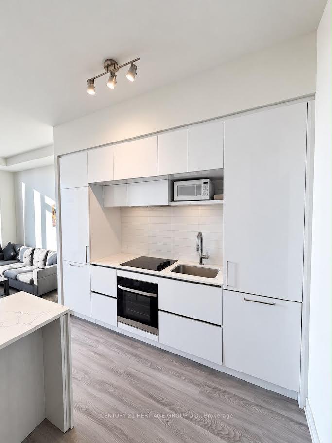 Photo 5 of Unit 1432, 2 David Eyer Road, Richmond Hill, Rural Richmond Hill — HOMEH