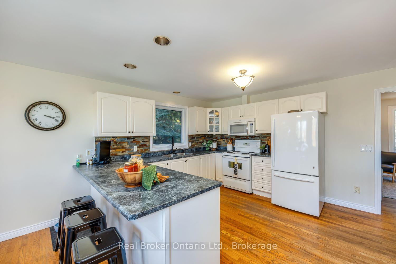 Photo 10 of 96 Potters Lane, Clarington, Rural Clarington — HOMEH