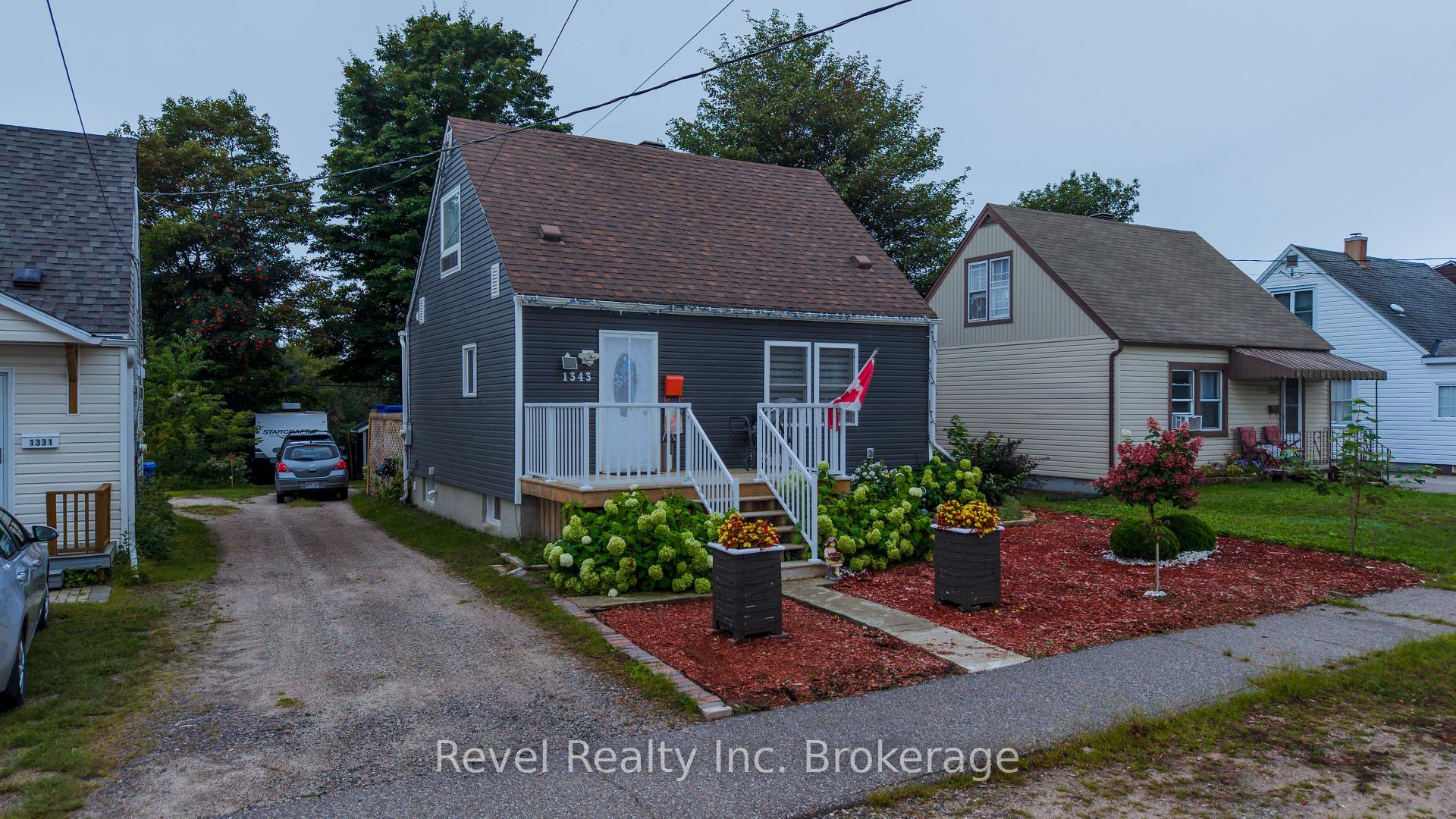 Photo 2 of 1343 Copeland Street, North Bay, West End — HOMEH