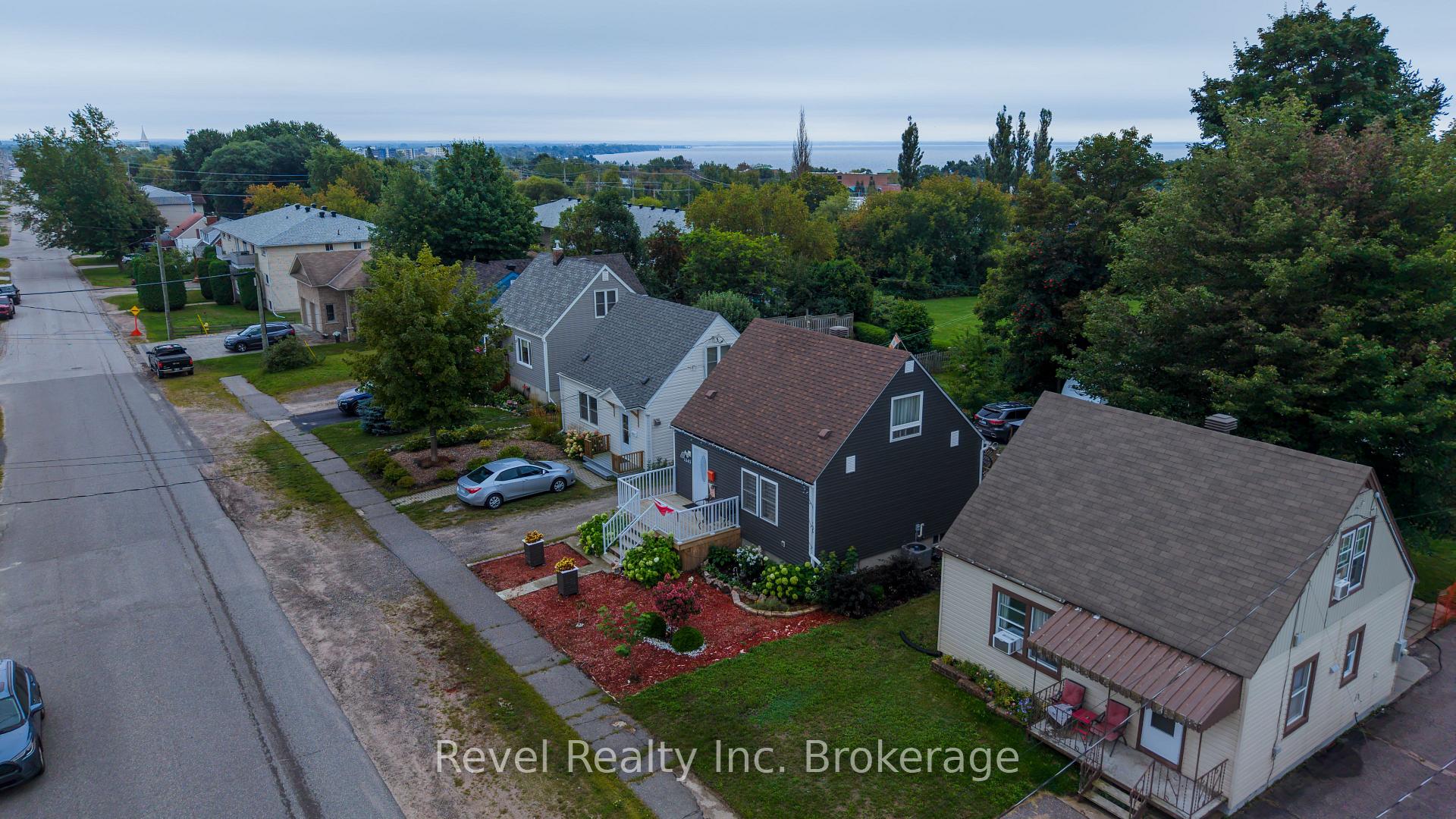 Photo 3 of 1343 Copeland Street, North Bay, West End — HOMEH