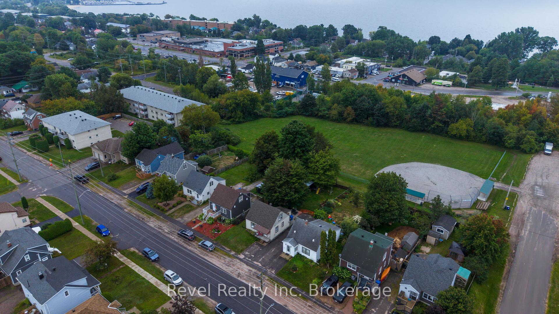 Photo 4 of 1343 Copeland Street, North Bay, West End — HOMEH