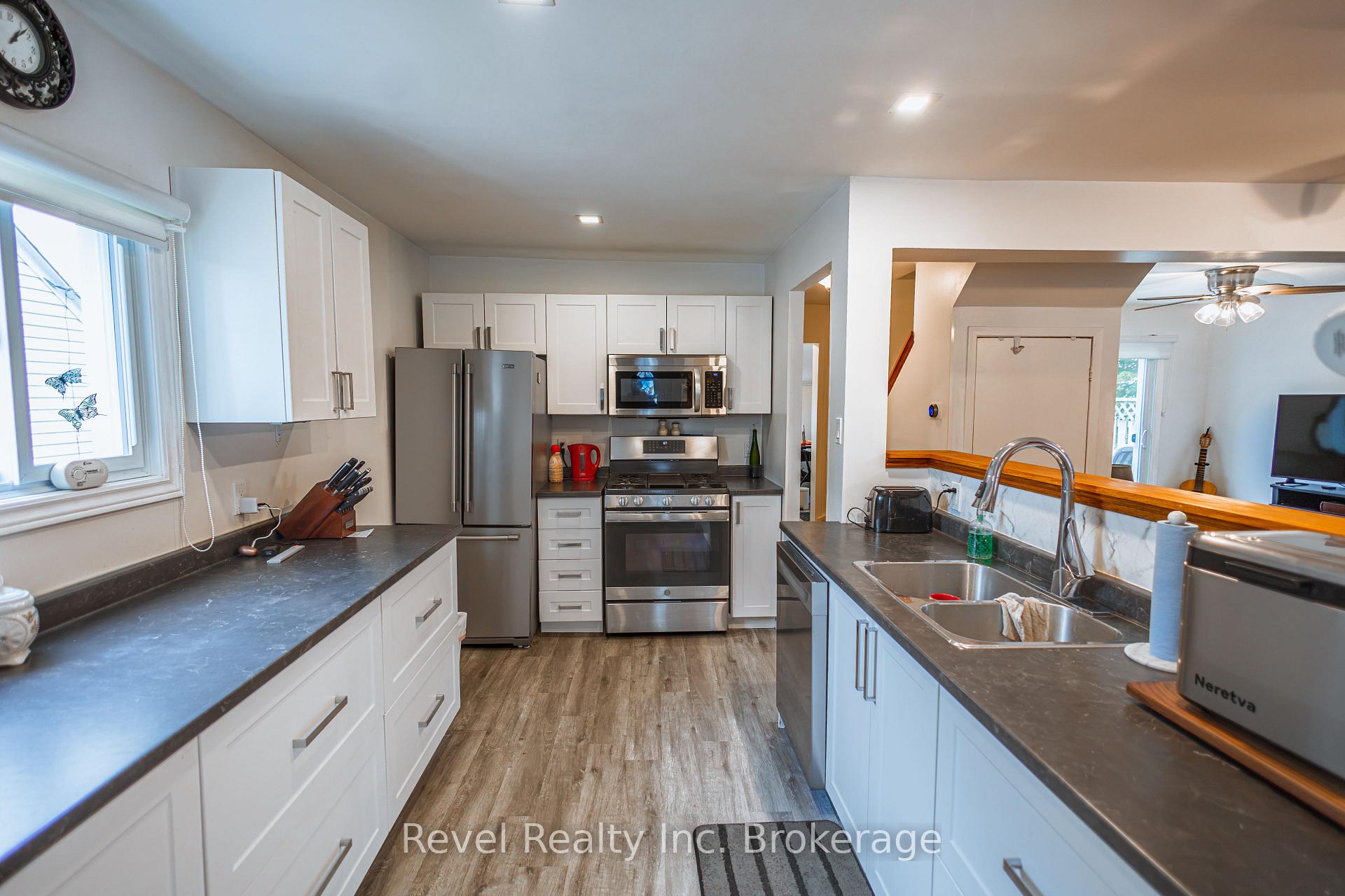Photo 6 of 1343 Copeland Street, North Bay, West End — HOMEH