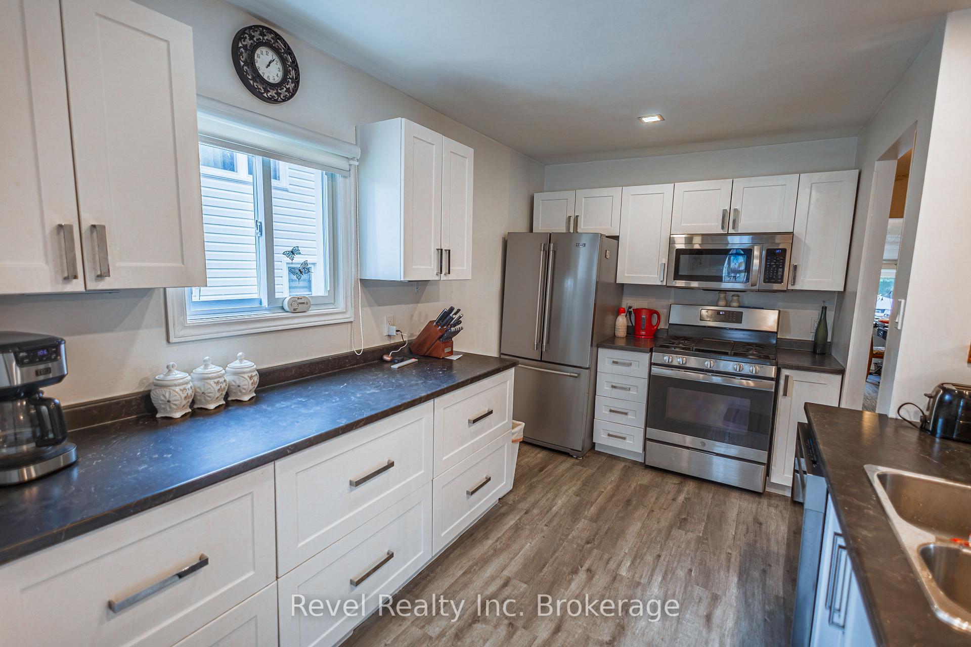 Photo 7 of 1343 Copeland Street, North Bay, West End — HOMEH