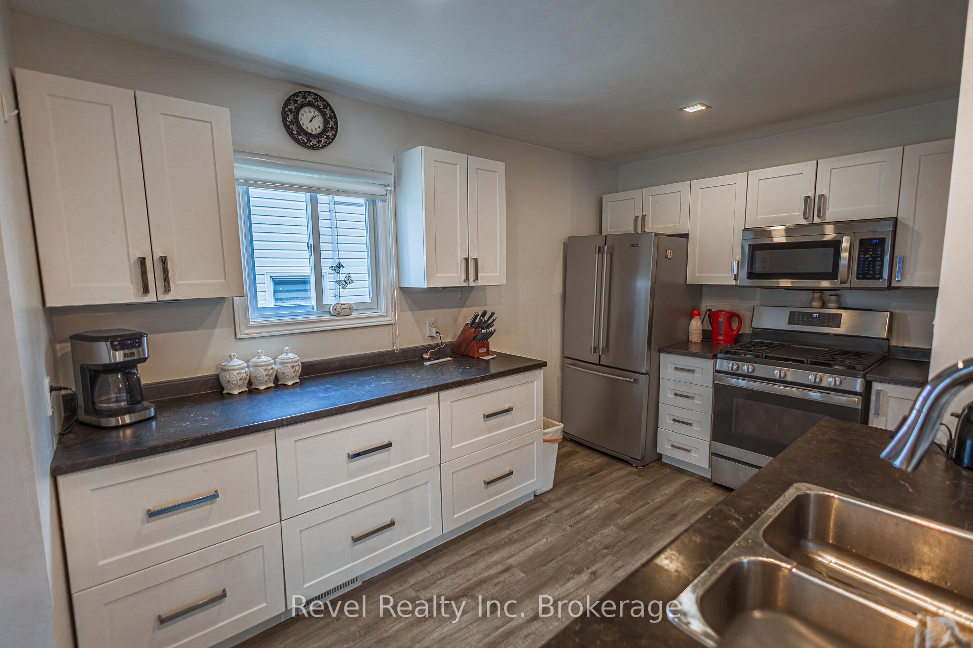 Photo 8 of 1343 Copeland Street, North Bay, West End — HOMEH