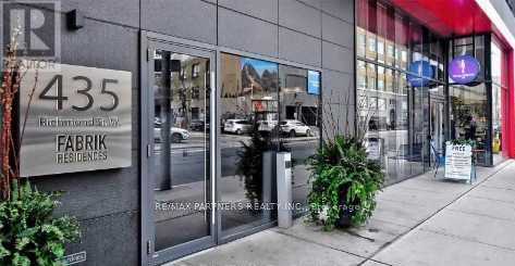 Front of Unit 1106, 435 Richmond Street W