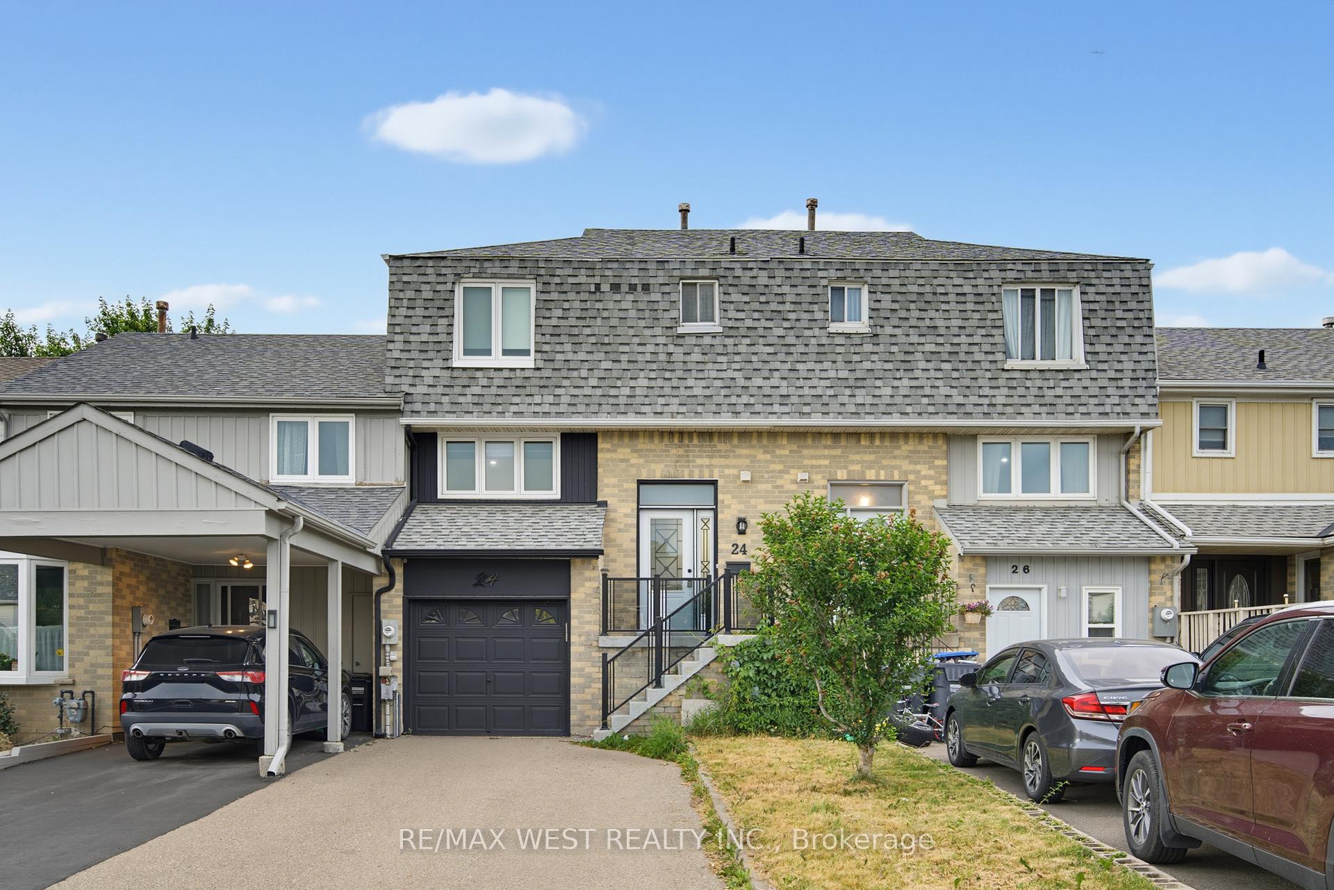 Photo 2 of 24 Primrose Crescent, Brampton, Heart Lake West — HOMEH