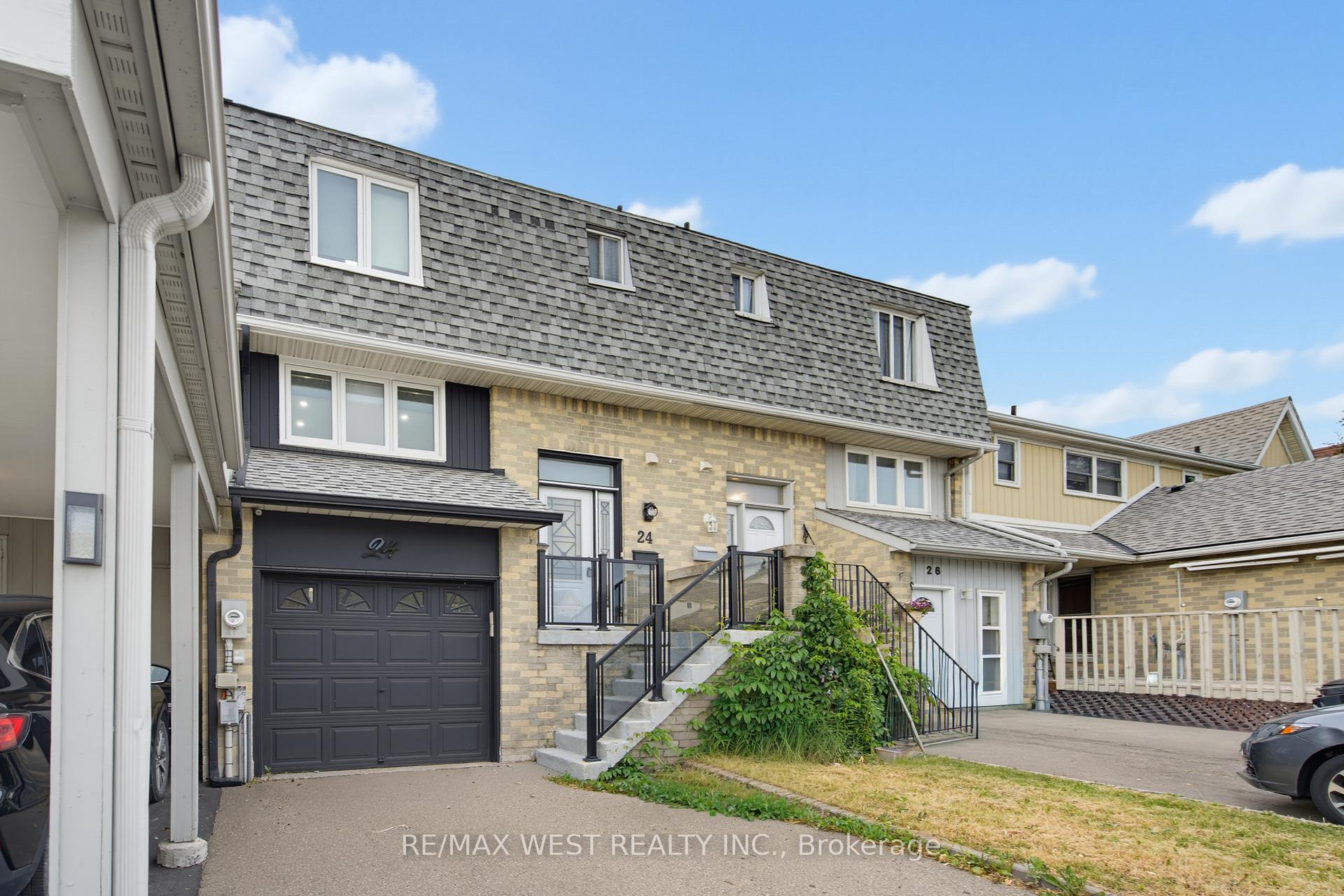 Photo 3 of 24 Primrose Crescent, Brampton, Heart Lake West — HOMEH