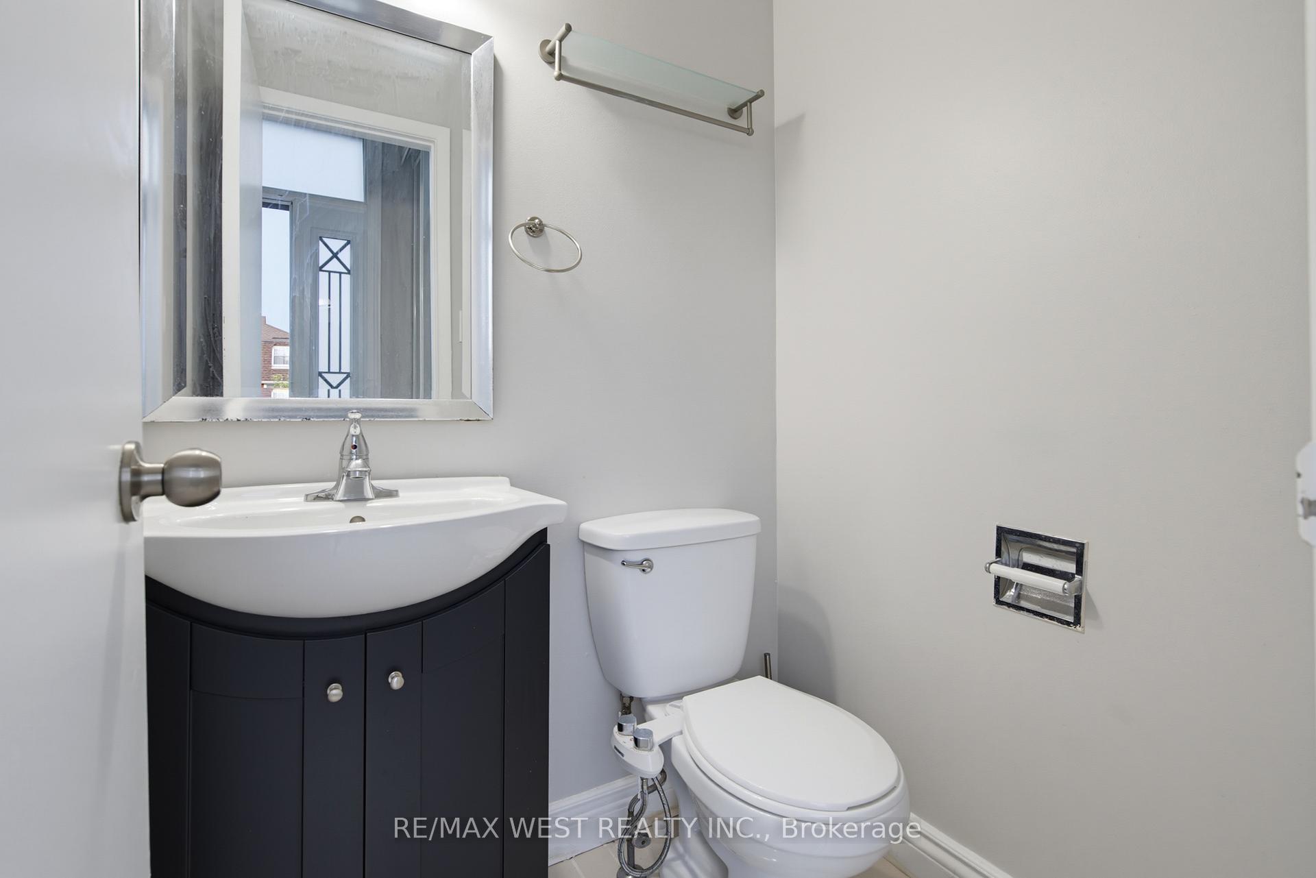 Photo 5 of 24 Primrose Crescent, Brampton, Heart Lake West — HOMEH