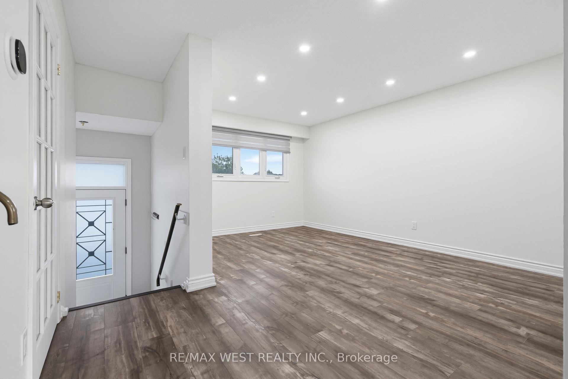 Photo 6 of 24 Primrose Crescent, Brampton, Heart Lake West — HOMEH