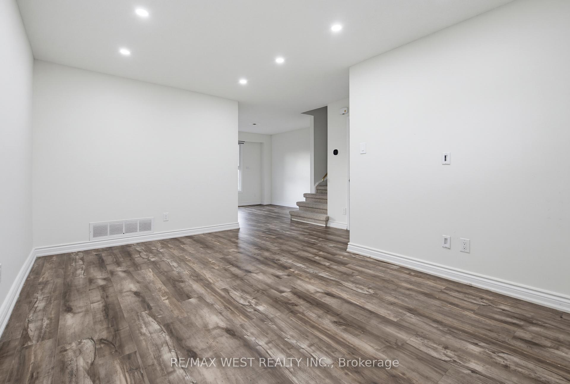 Photo 7 of 24 Primrose Crescent, Brampton, Heart Lake West — HOMEH