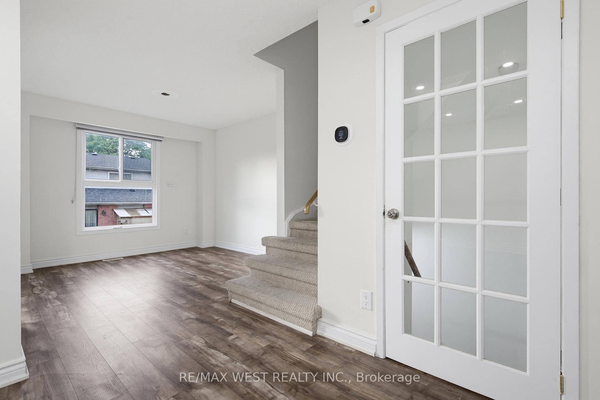 Photo 8 of 24 Primrose Crescent, Brampton, Heart Lake West — HOMEH