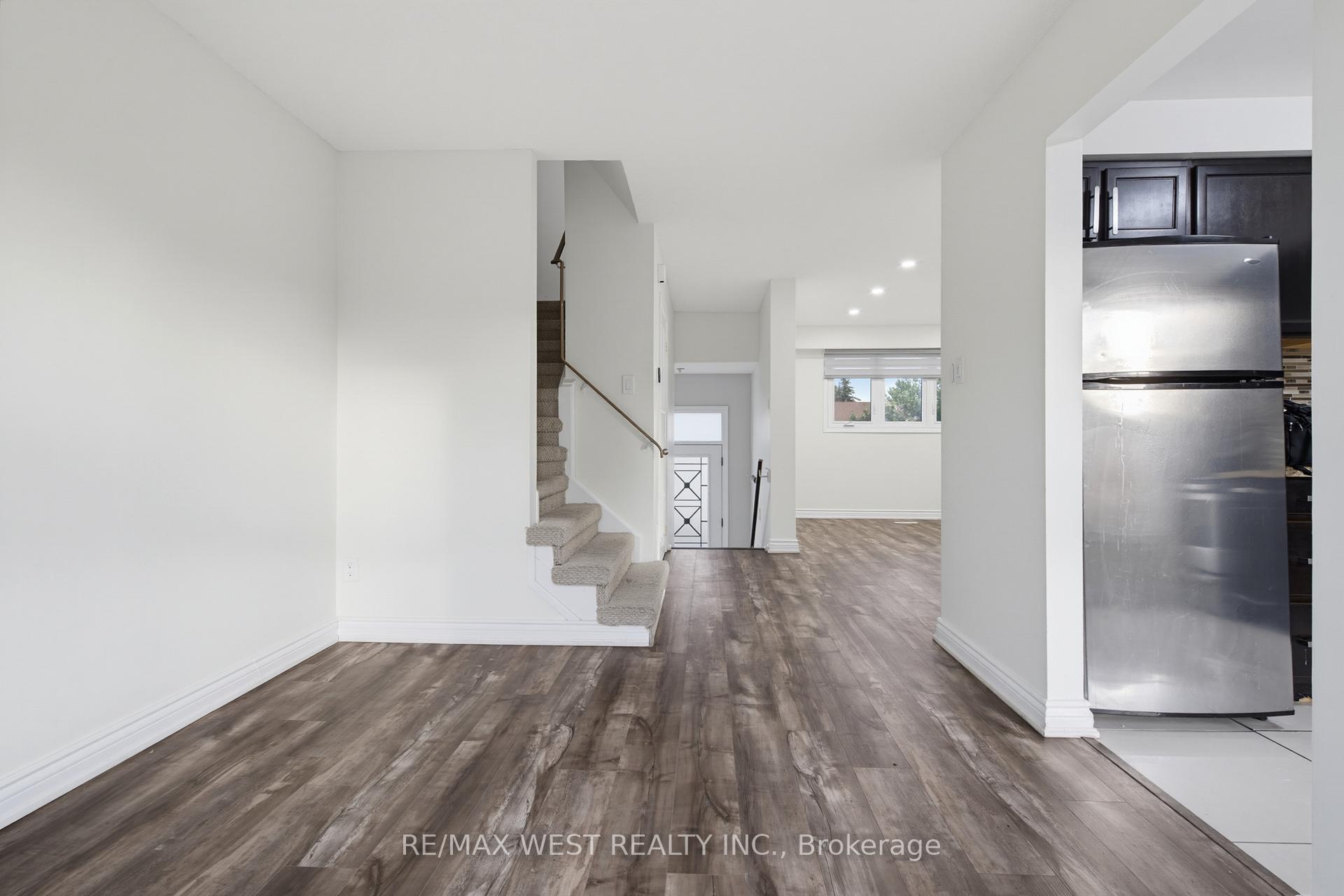 Photo 9 of 24 Primrose Crescent, Brampton, Heart Lake West — HOMEH