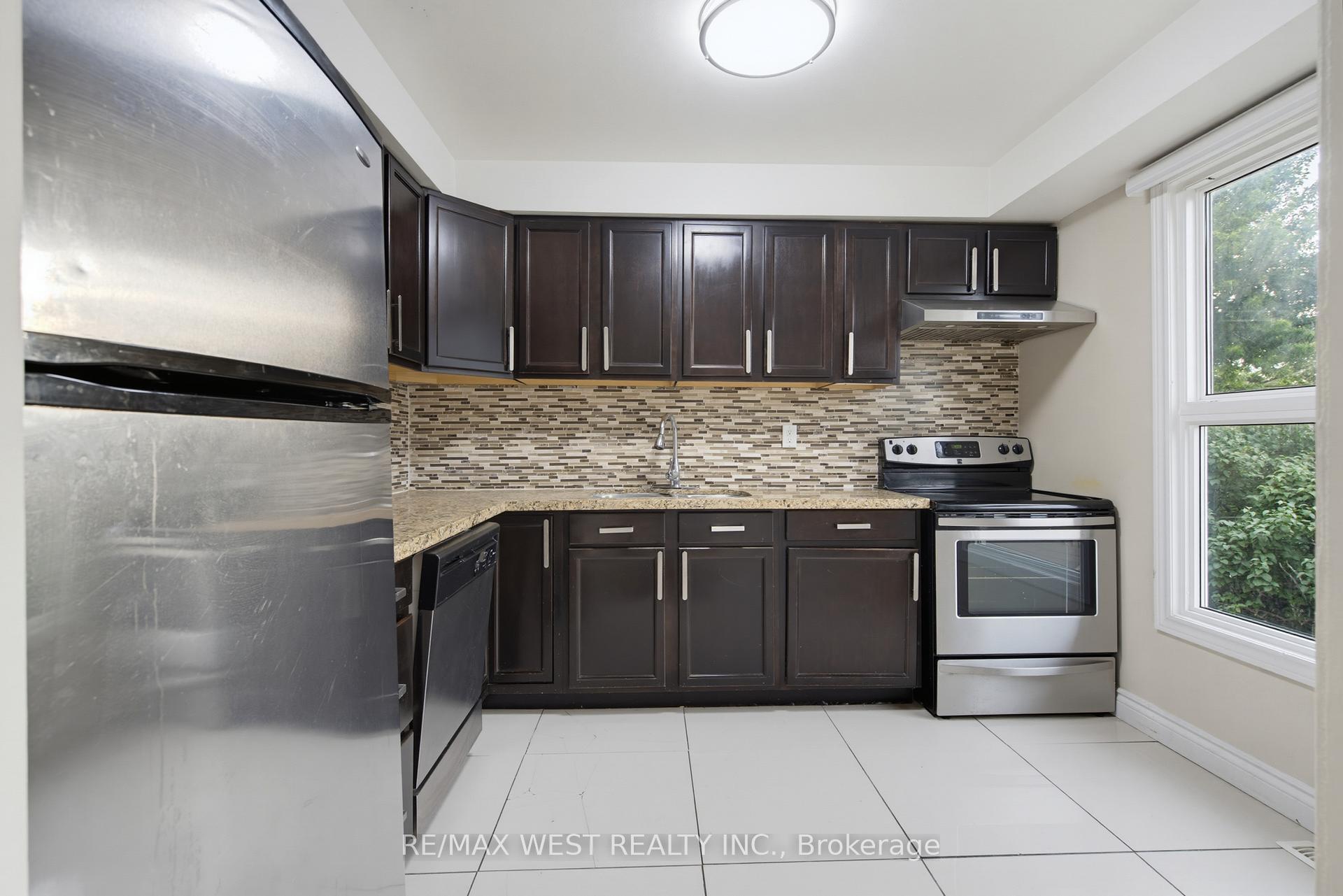 Photo 11 of 24 Primrose Crescent, Brampton, Heart Lake West — HOMEH