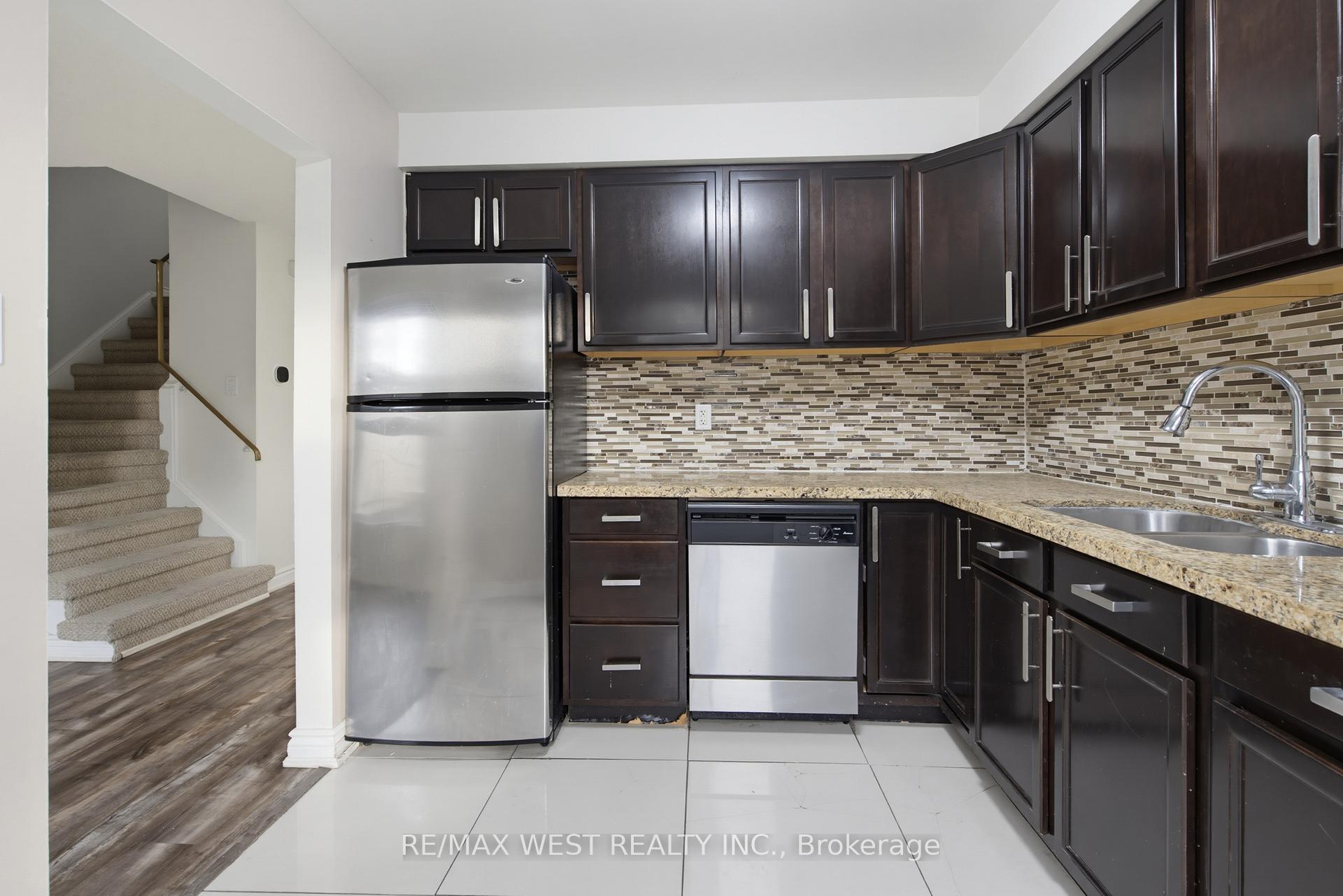 Photo 12 of 24 Primrose Crescent, Brampton, Heart Lake West — HOMEH