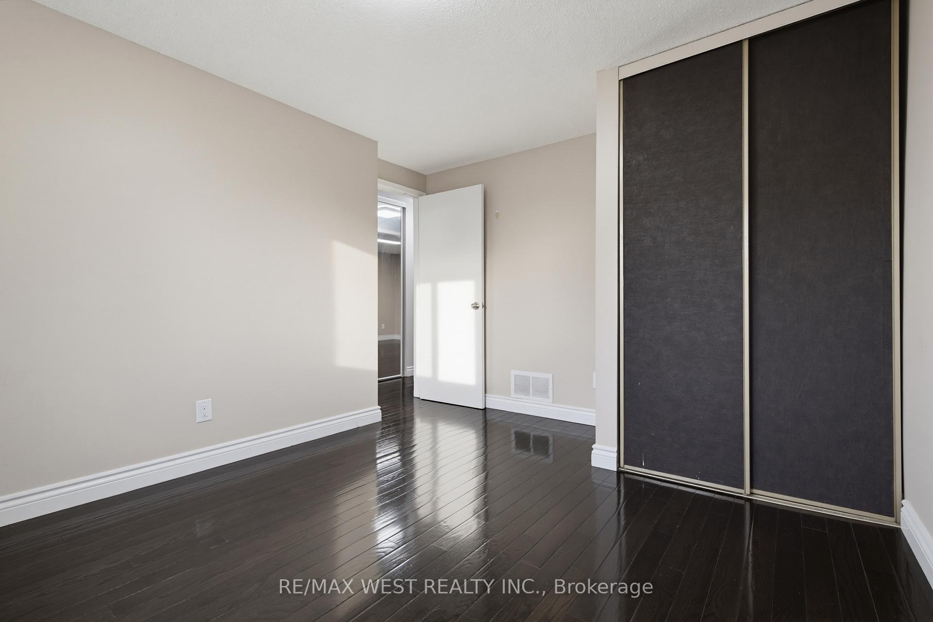 Photo 16 of 24 Primrose Crescent, Brampton, Heart Lake West — HOMEH