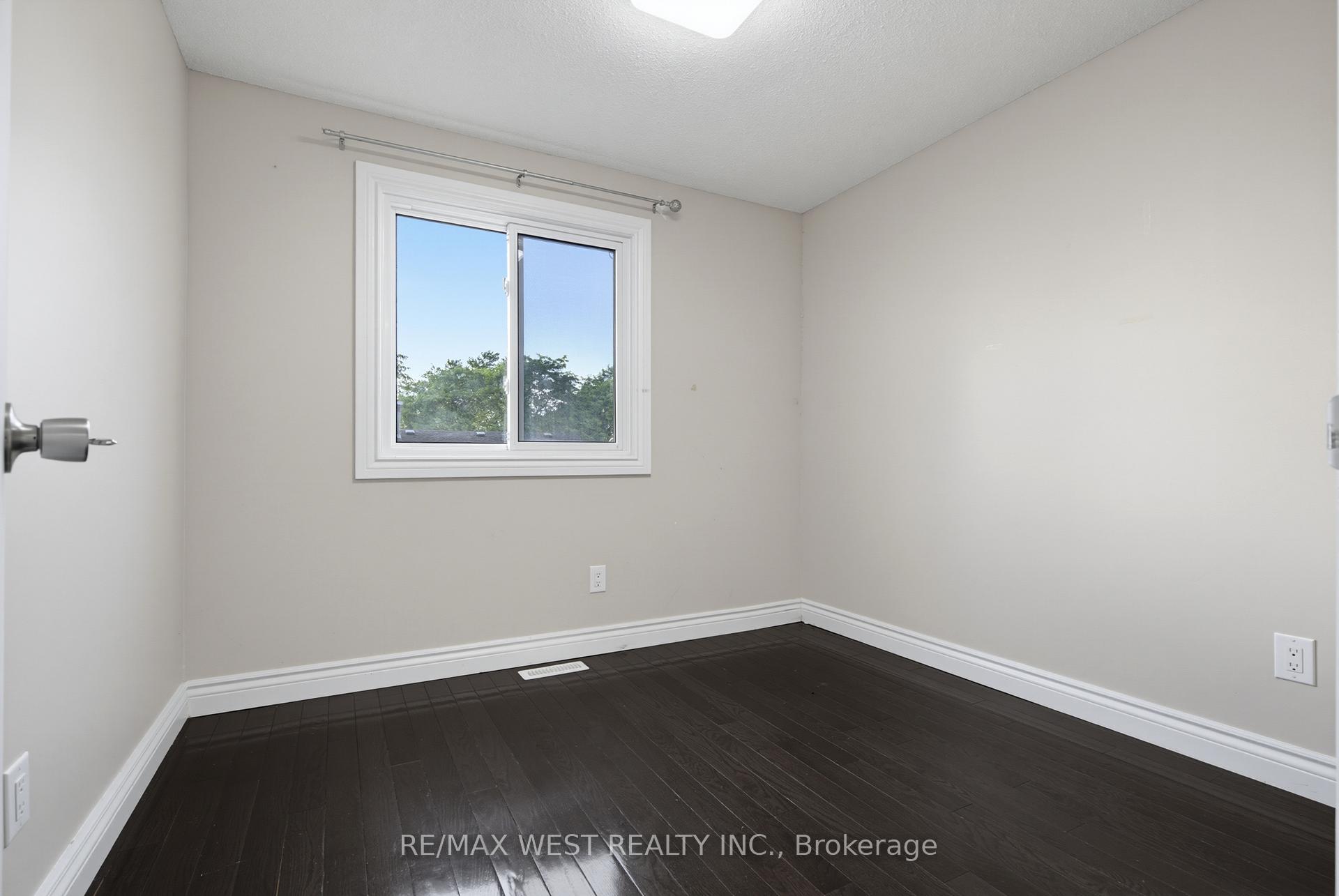 Photo 19 of 24 Primrose Crescent, Brampton, Heart Lake West — HOMEH