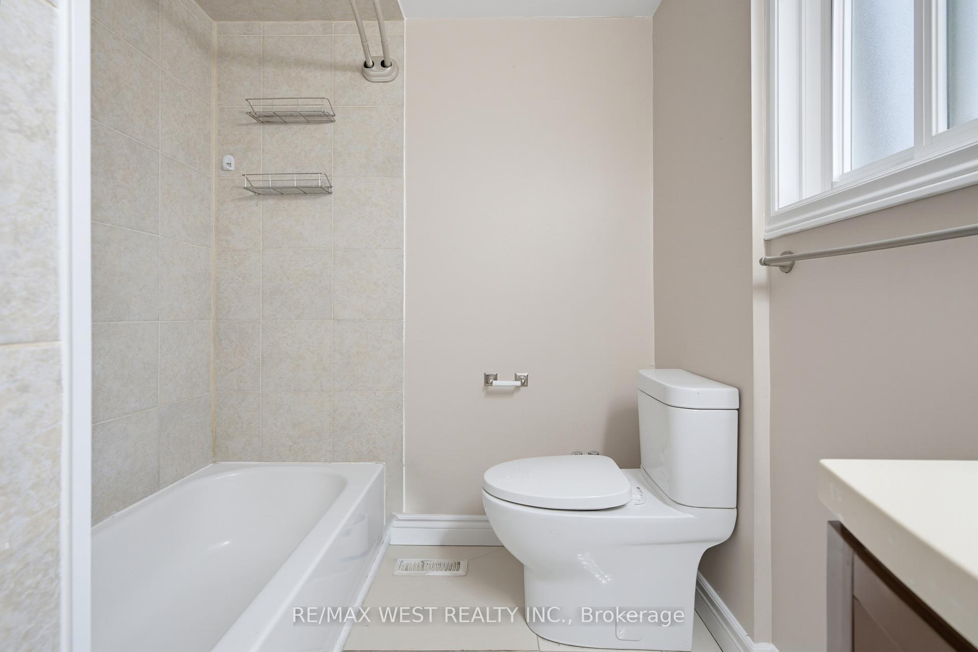 Photo 22 of 24 Primrose Crescent, Brampton, Heart Lake West — HOMEH