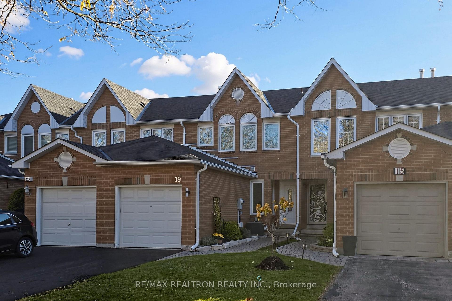 Photo 1 of 19 Cashel Court, Aurora, Aurora Highlands — HOMEH