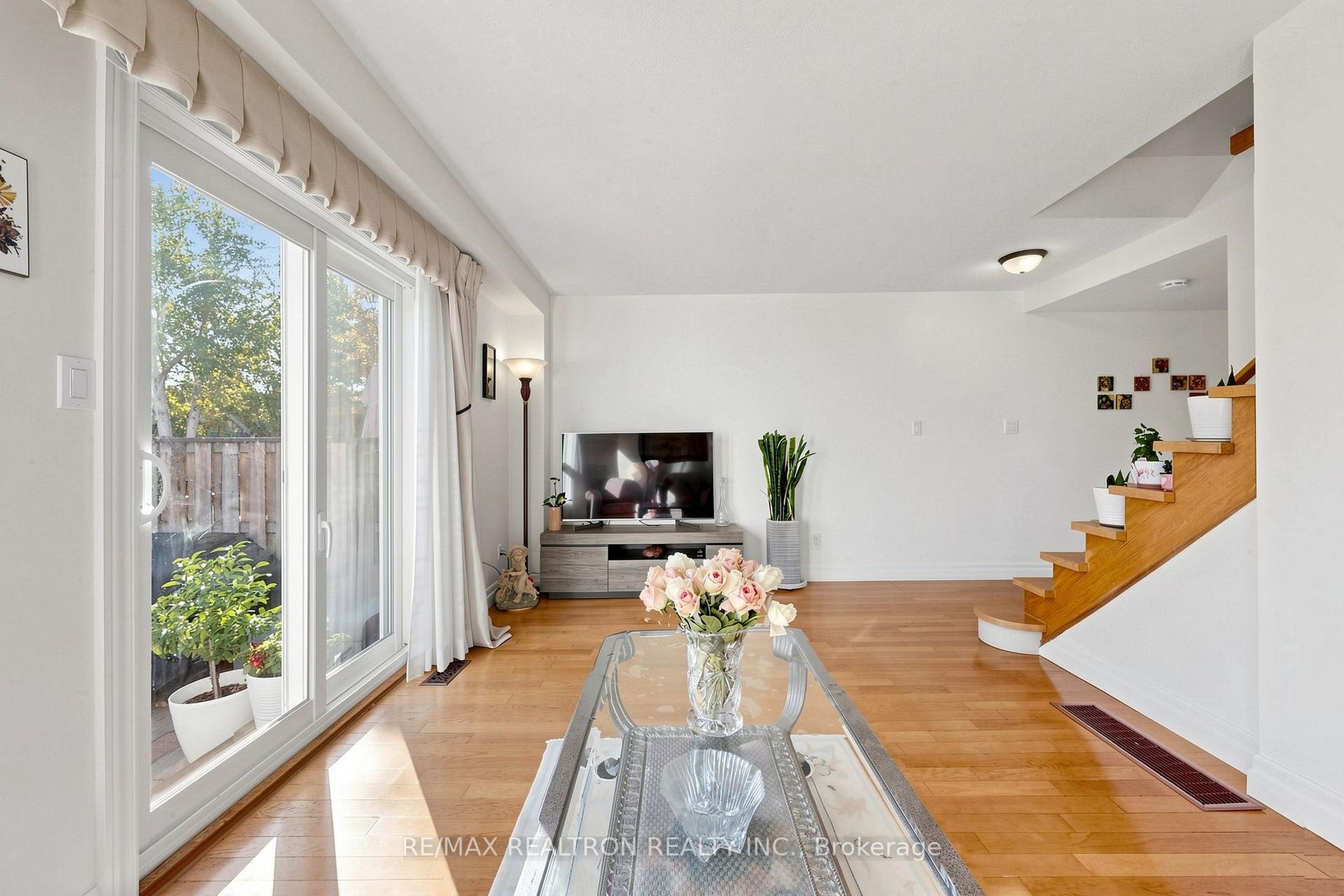 Photo 7 of 19 Cashel Court, Aurora, Aurora Highlands — HOMEH
