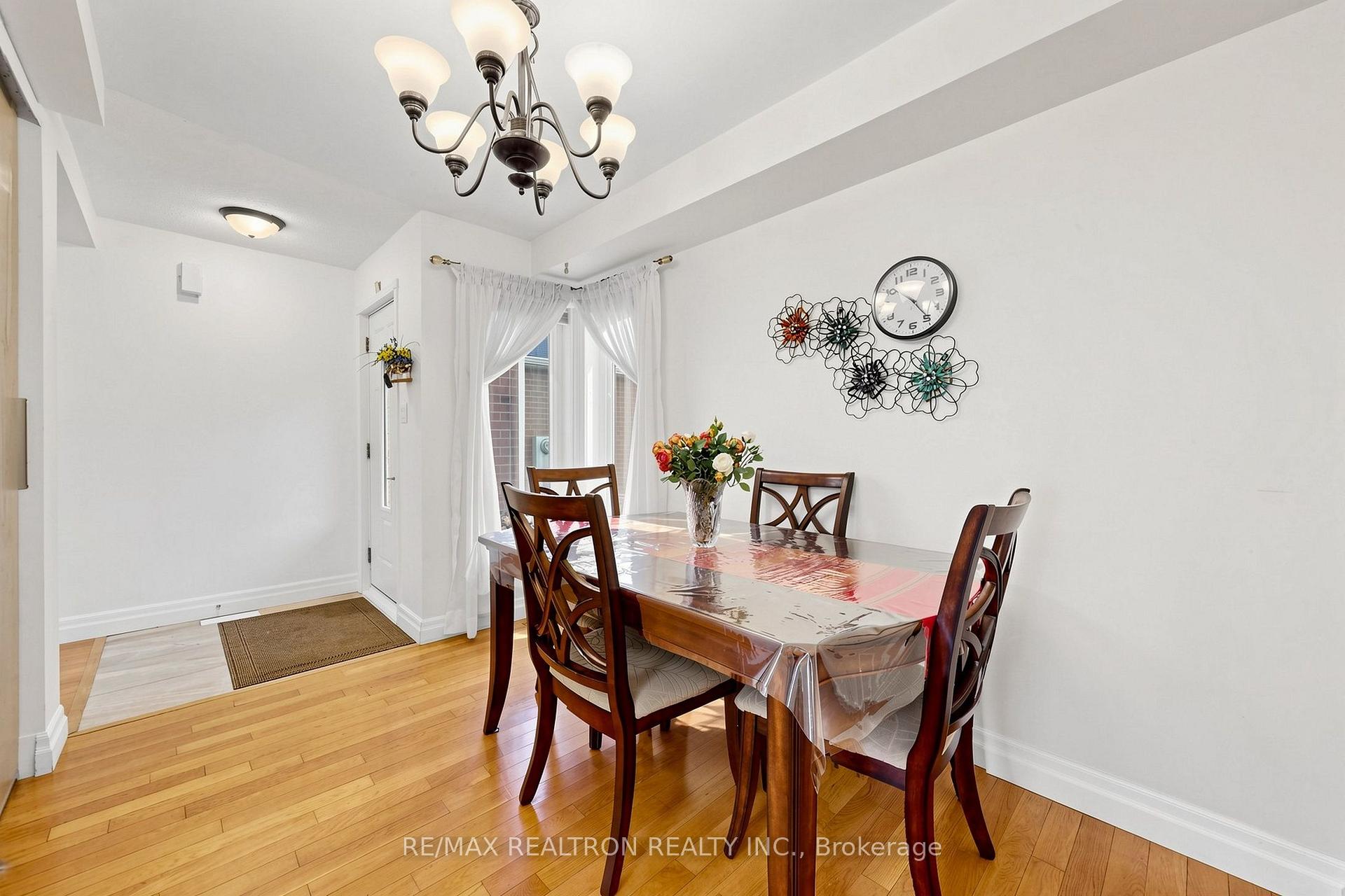 Photo 9 of 19 Cashel Court, Aurora, Aurora Highlands — HOMEH