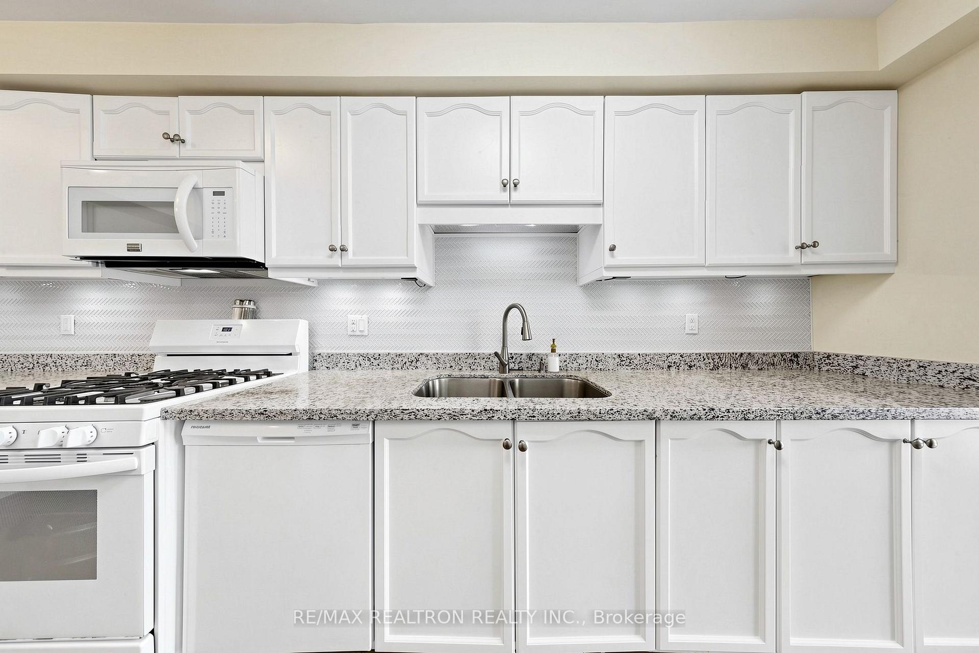 Photo 11 of 19 Cashel Court, Aurora, Aurora Highlands — HOMEH