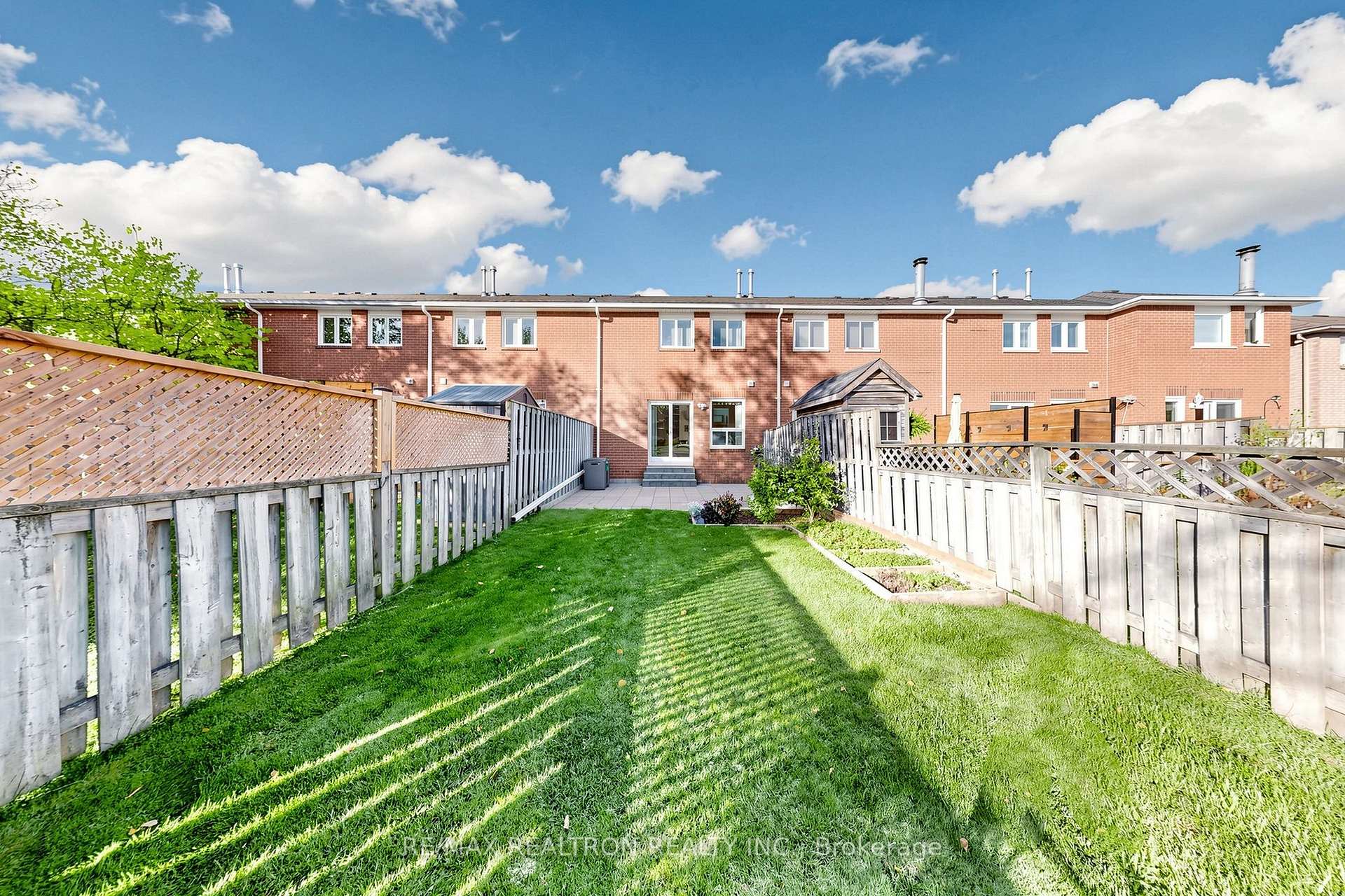 Photo 27 of 19 Cashel Court, Aurora, Aurora Highlands — HOMEH