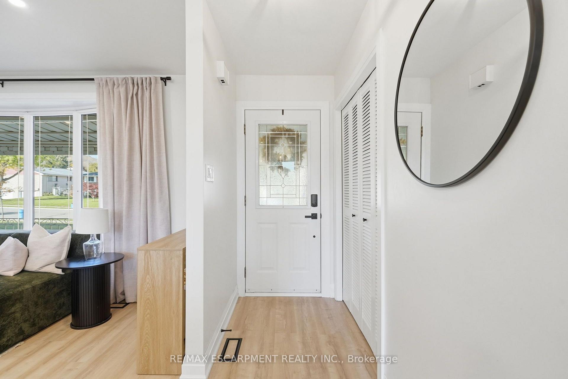Photo 4 of 48 Stoney Brook Drive, Hamilton, Stoney Creek — HOMEH