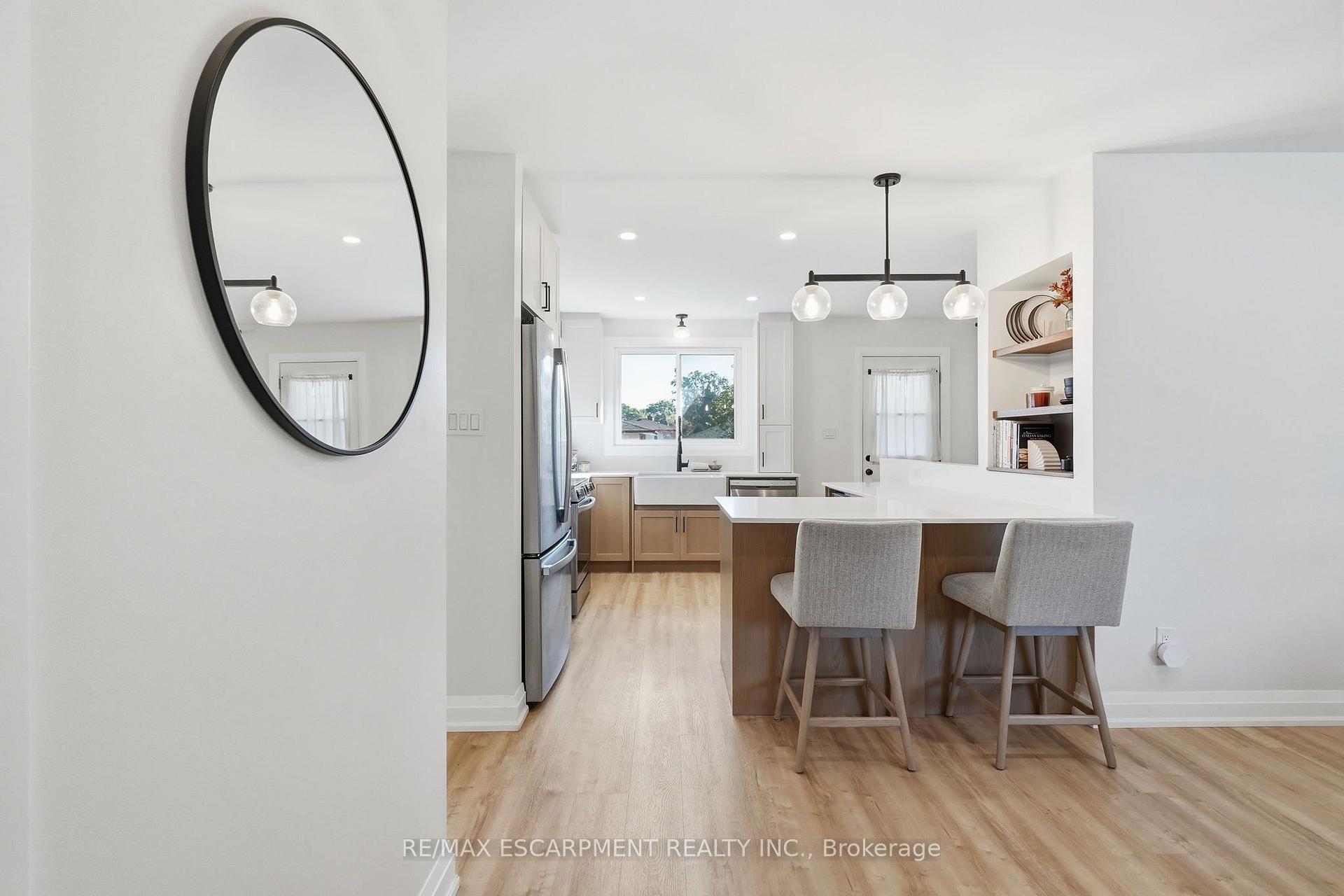 Photo 5 of 48 Stoney Brook Drive, Hamilton, Stoney Creek — HOMEH
