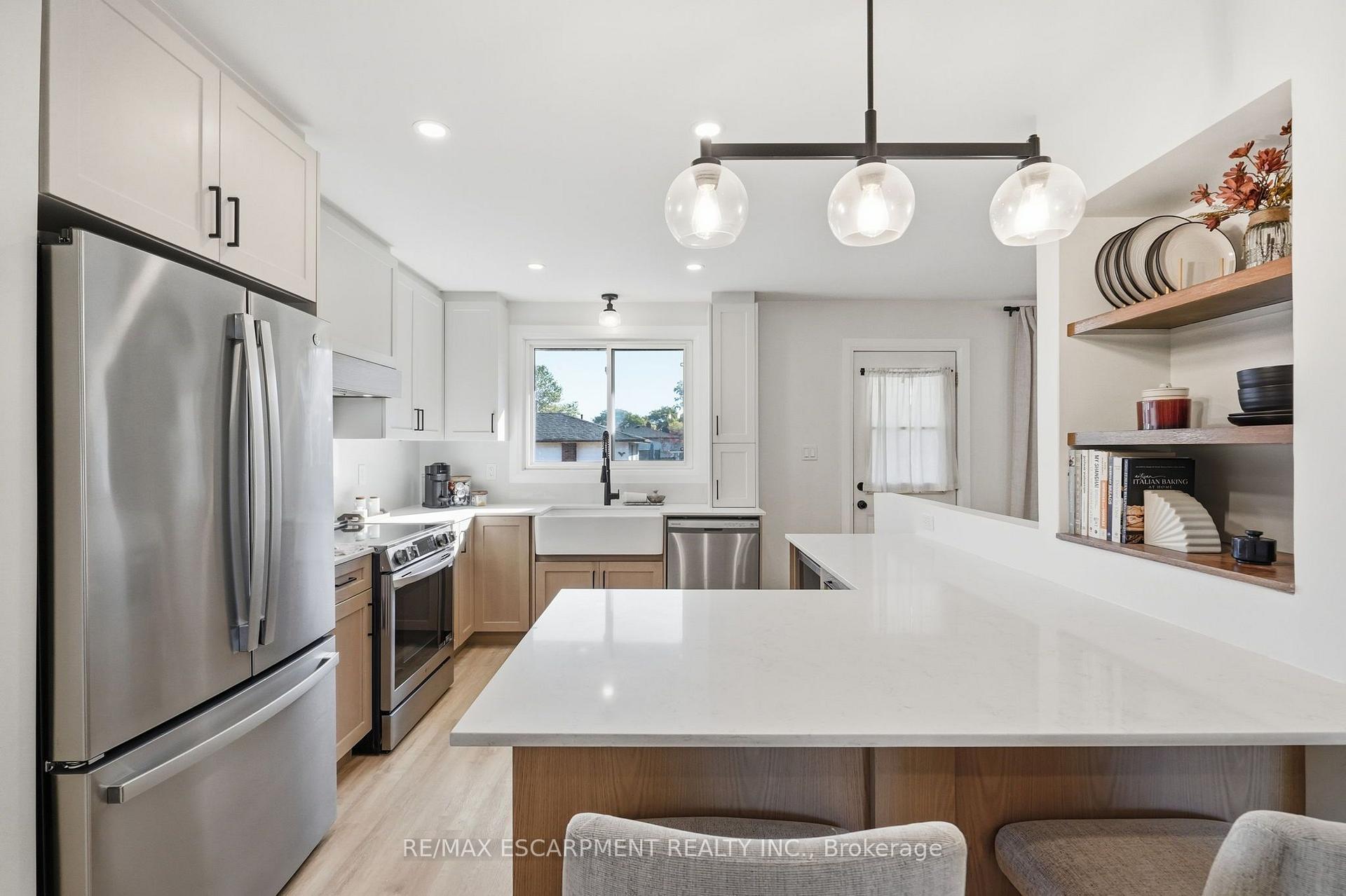 Photo 6 of 48 Stoney Brook Drive, Hamilton, Stoney Creek — HOMEH