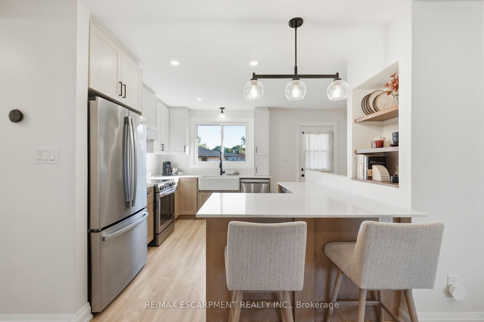 Photo 8 of 48 Stoney Brook Drive, Hamilton, Stoney Creek — HOMEH