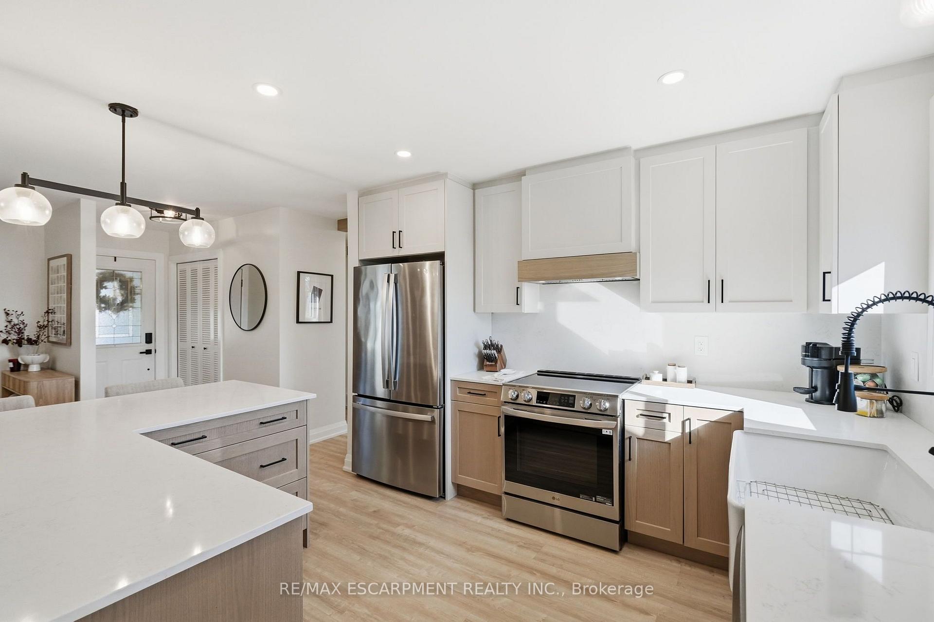 Photo 9 of 48 Stoney Brook Drive, Hamilton, Stoney Creek — HOMEH