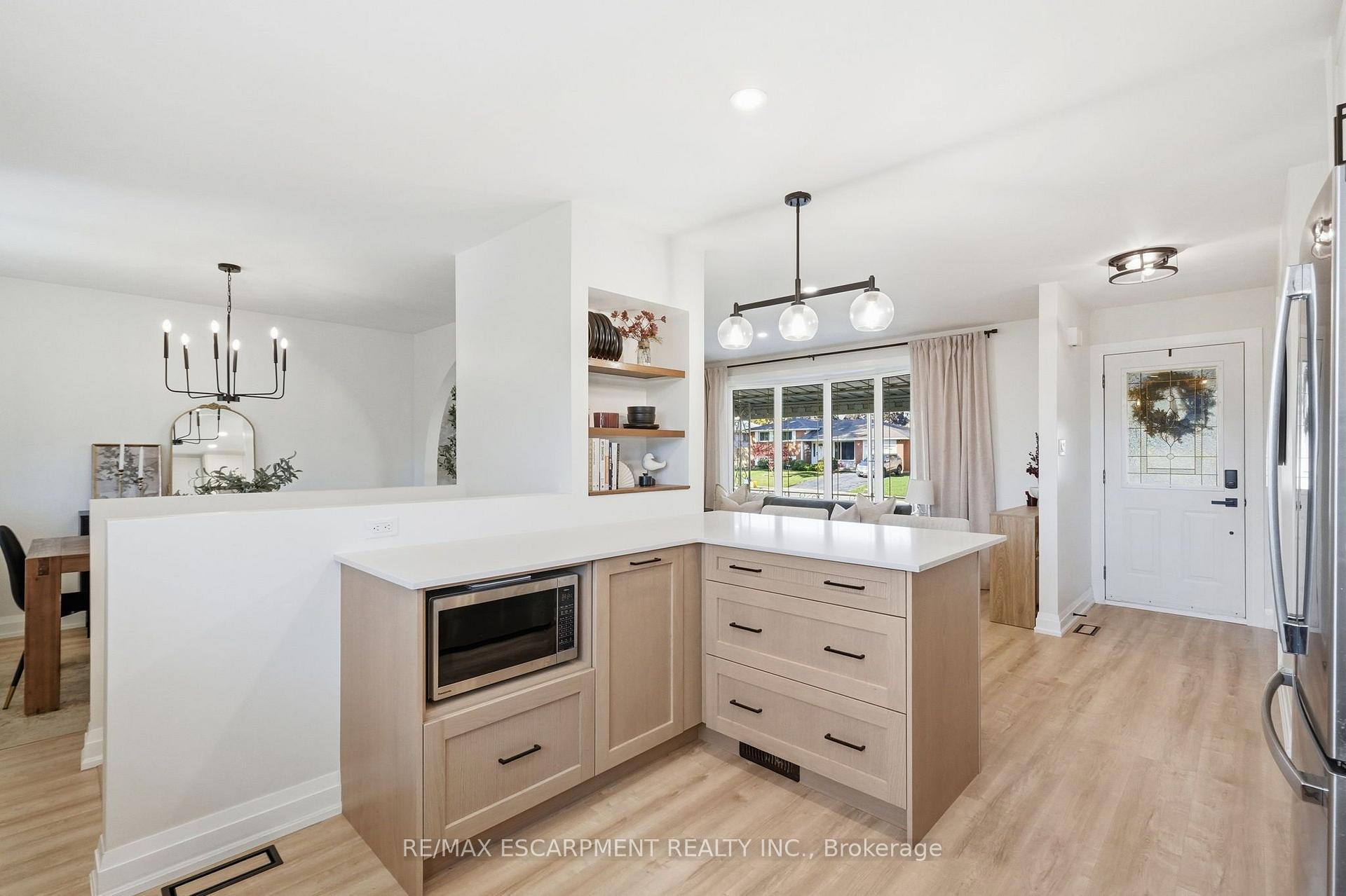 Photo 11 of 48 Stoney Brook Drive, Hamilton, Stoney Creek — HOMEH