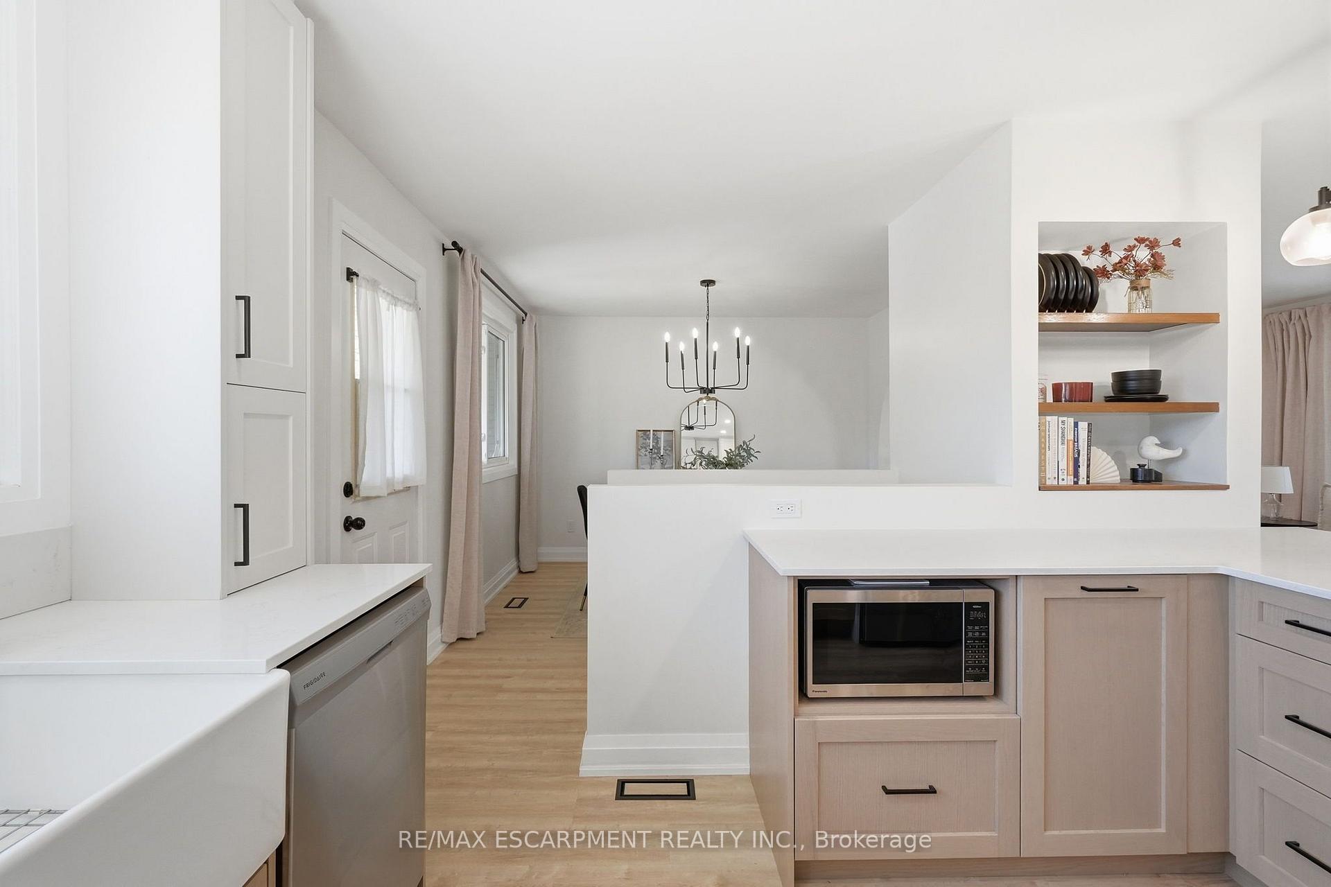Photo 12 of 48 Stoney Brook Drive, Hamilton, Stoney Creek — HOMEH