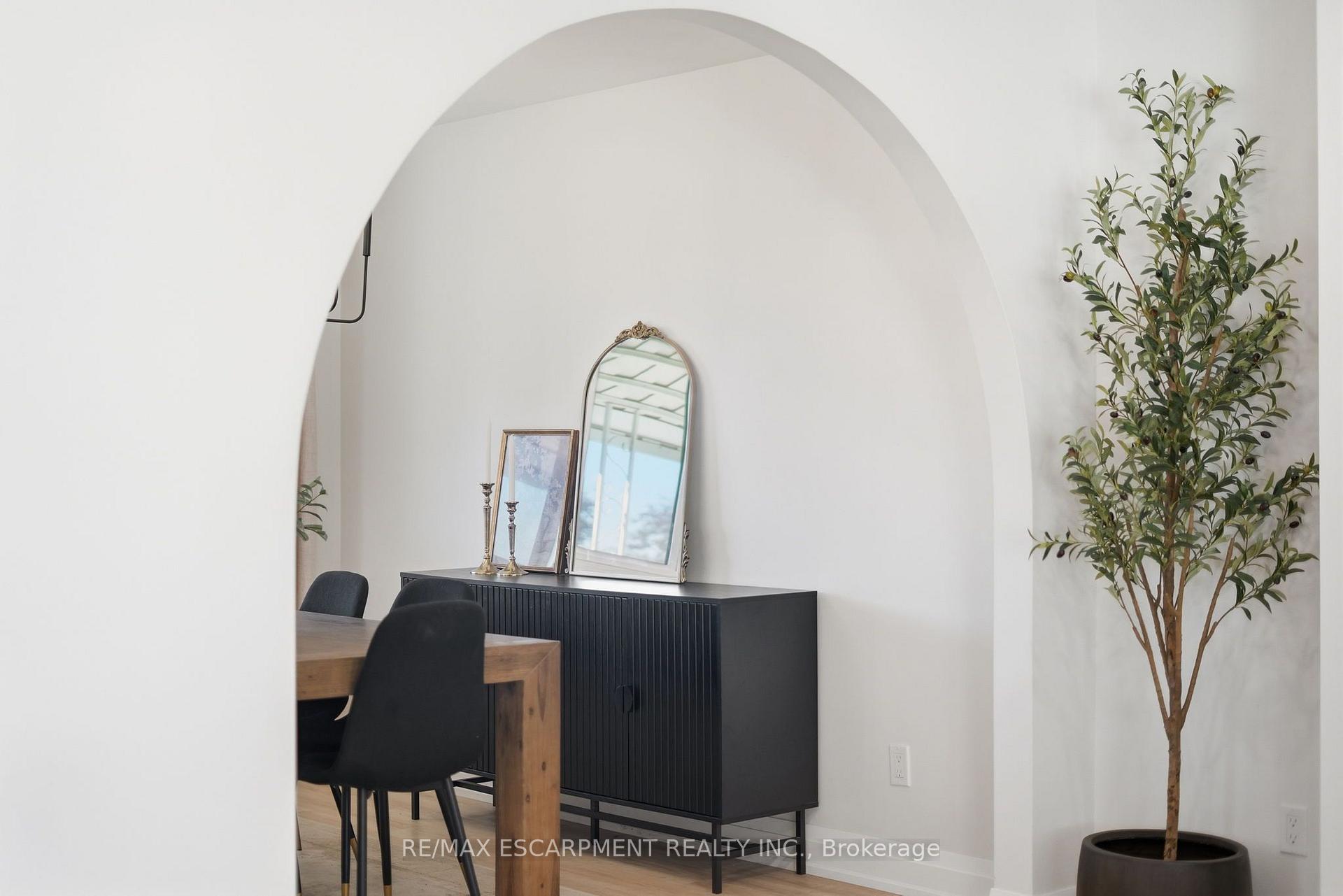 Photo 21 of 48 Stoney Brook Drive, Hamilton, Stoney Creek — HOMEH