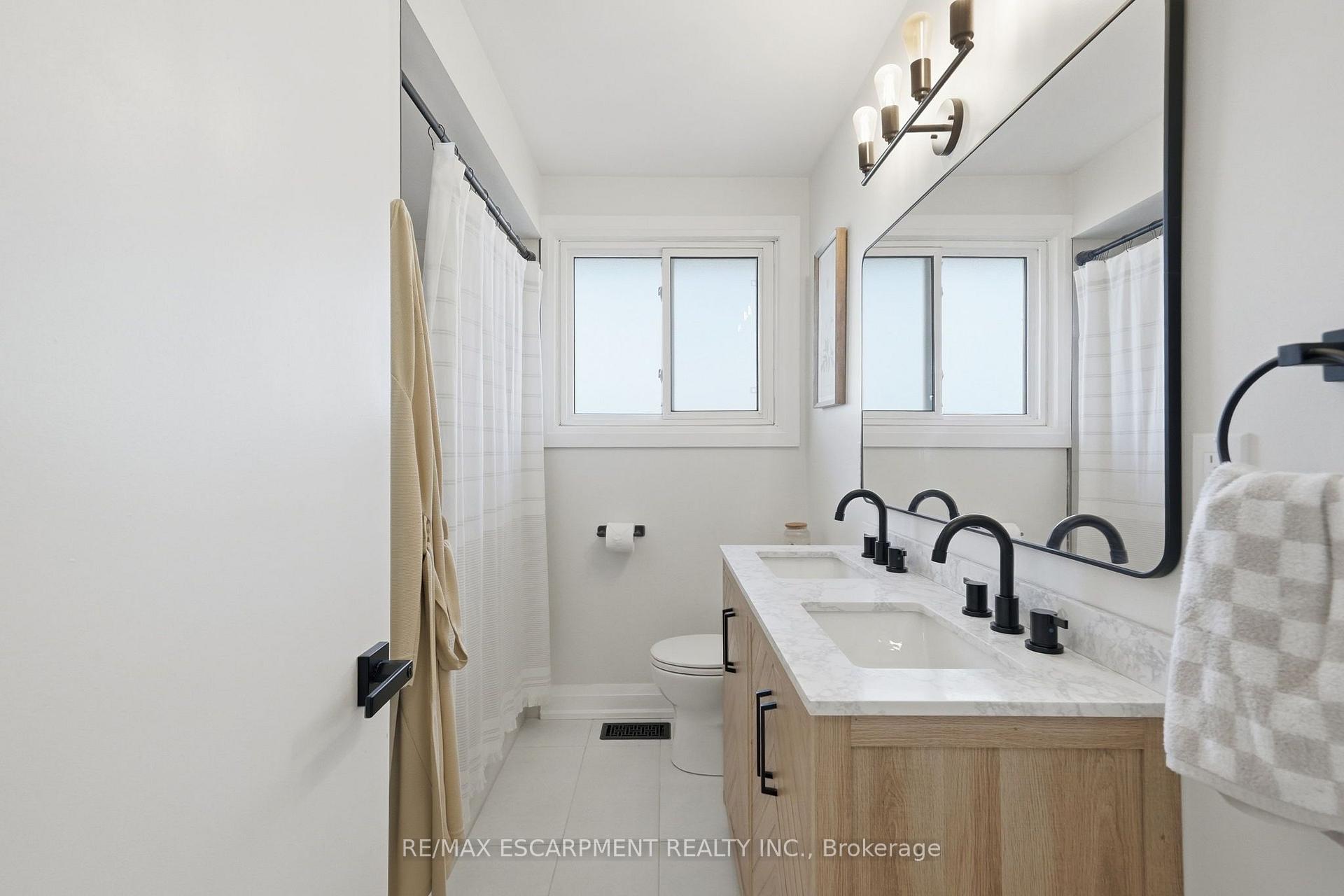Photo 28 of 48 Stoney Brook Drive, Hamilton, Stoney Creek — HOMEH