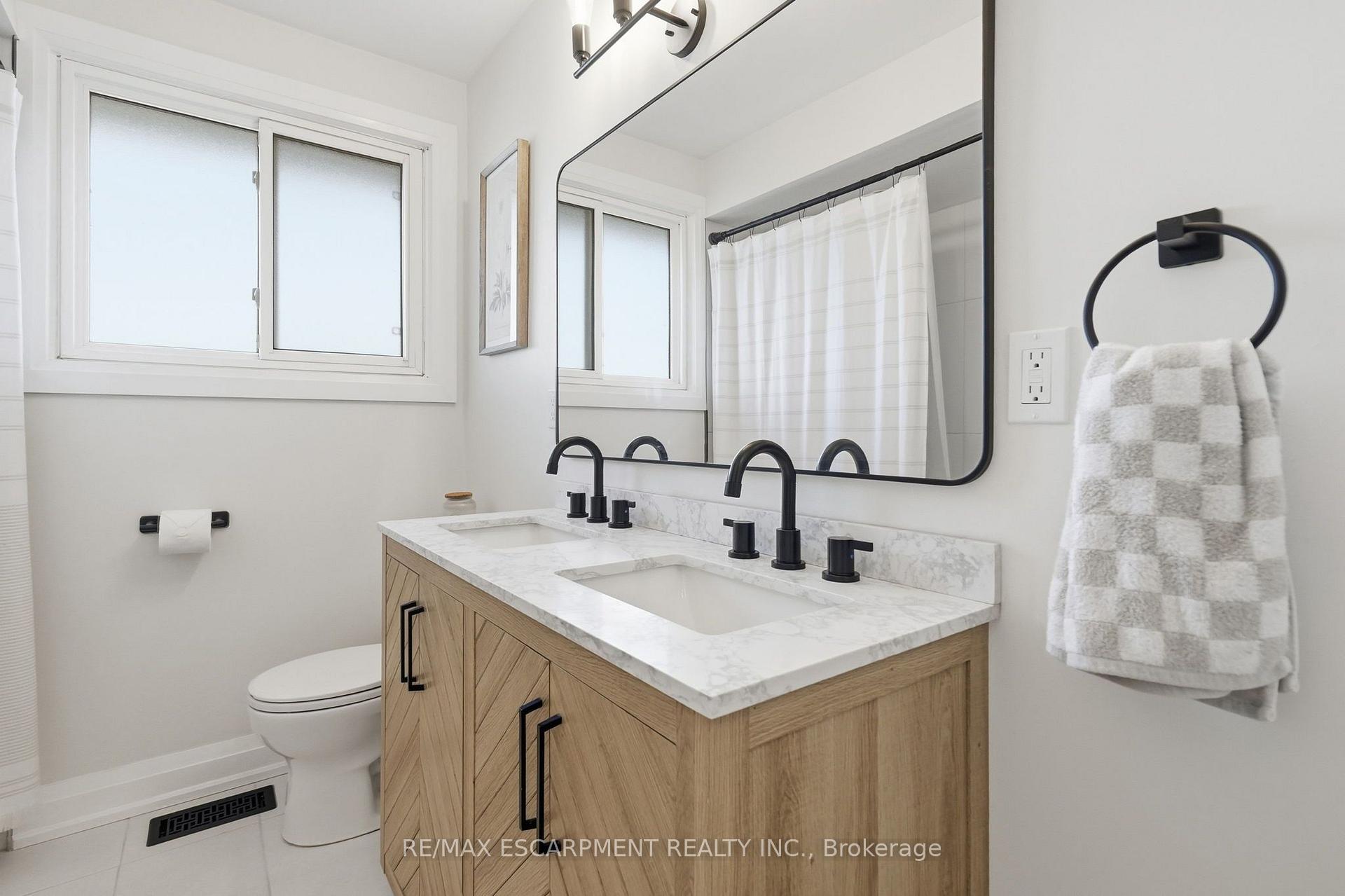 Photo 29 of 48 Stoney Brook Drive, Hamilton, Stoney Creek — HOMEH