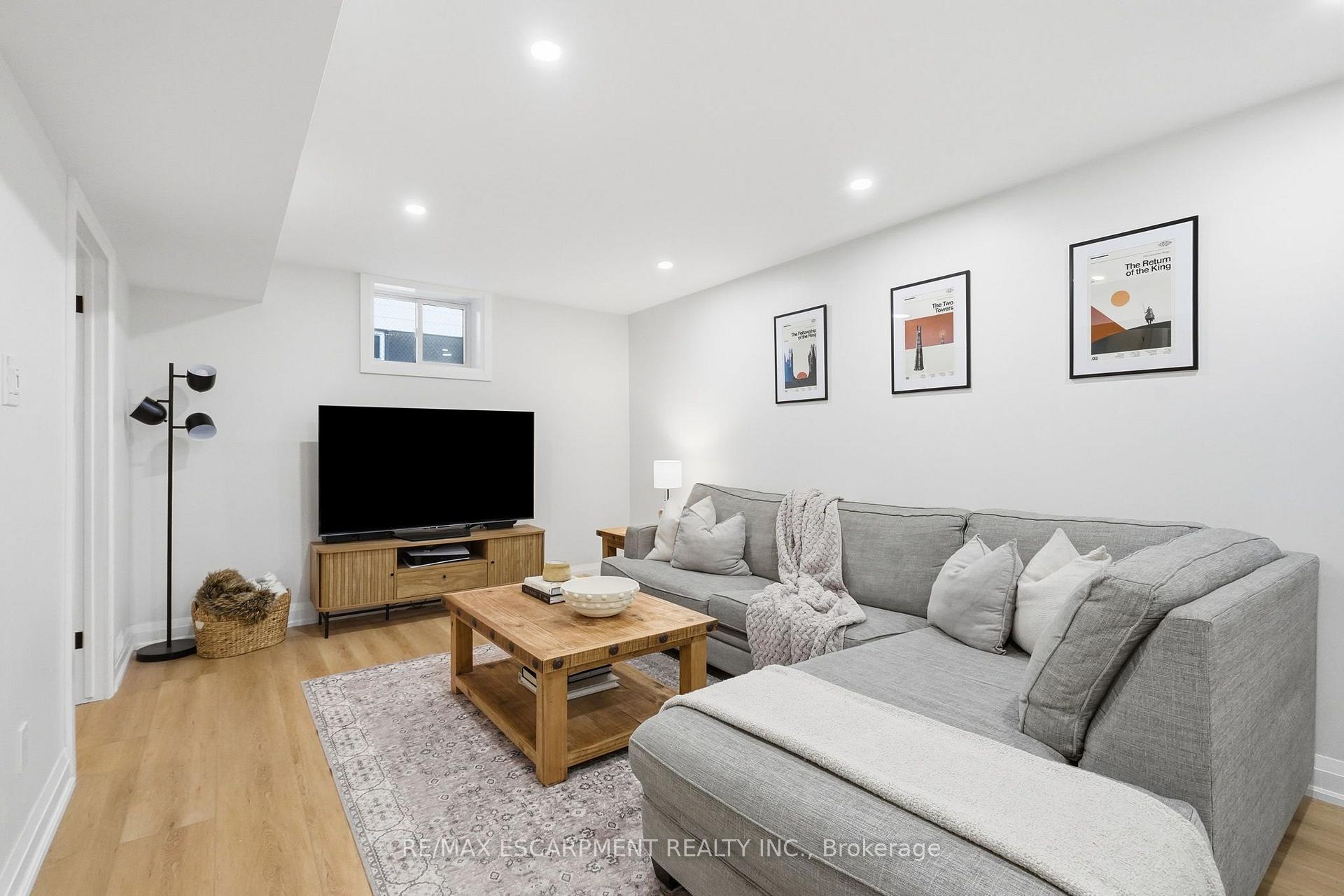 Photo 32 of 48 Stoney Brook Drive, Hamilton, Stoney Creek — HOMEH
