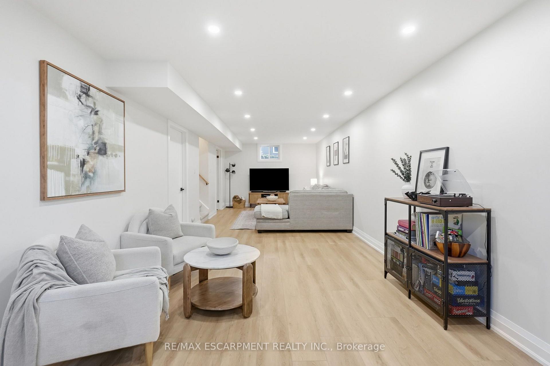 Photo 35 of 48 Stoney Brook Drive, Hamilton, Stoney Creek — HOMEH