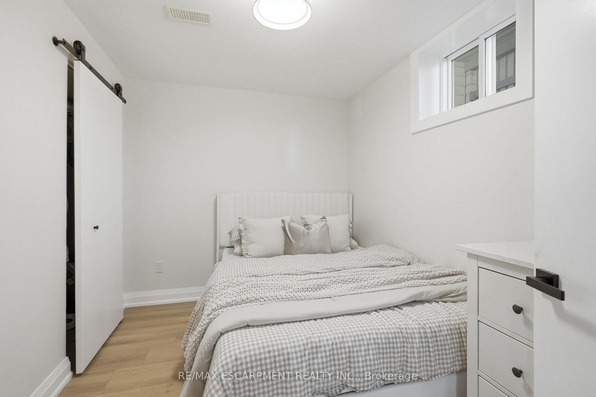 Photo 37 of 48 Stoney Brook Drive, Hamilton, Stoney Creek — HOMEH