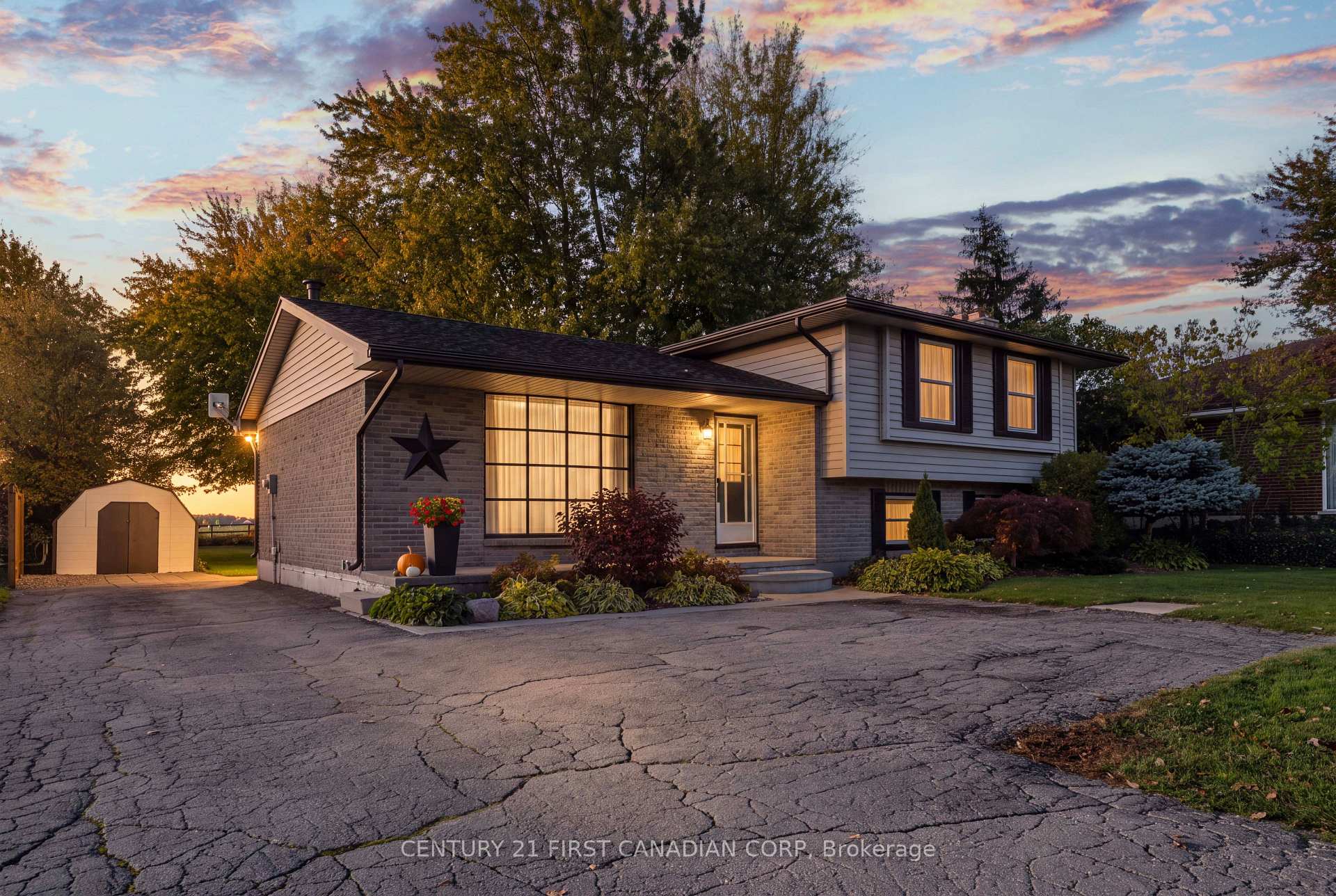 Photo of 32831 Richmond Street