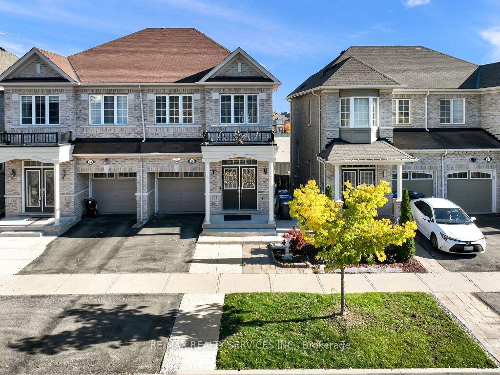 Photo 4 of 28 Zanetta Crescent, Brampton, Credit Valley — HOMEH