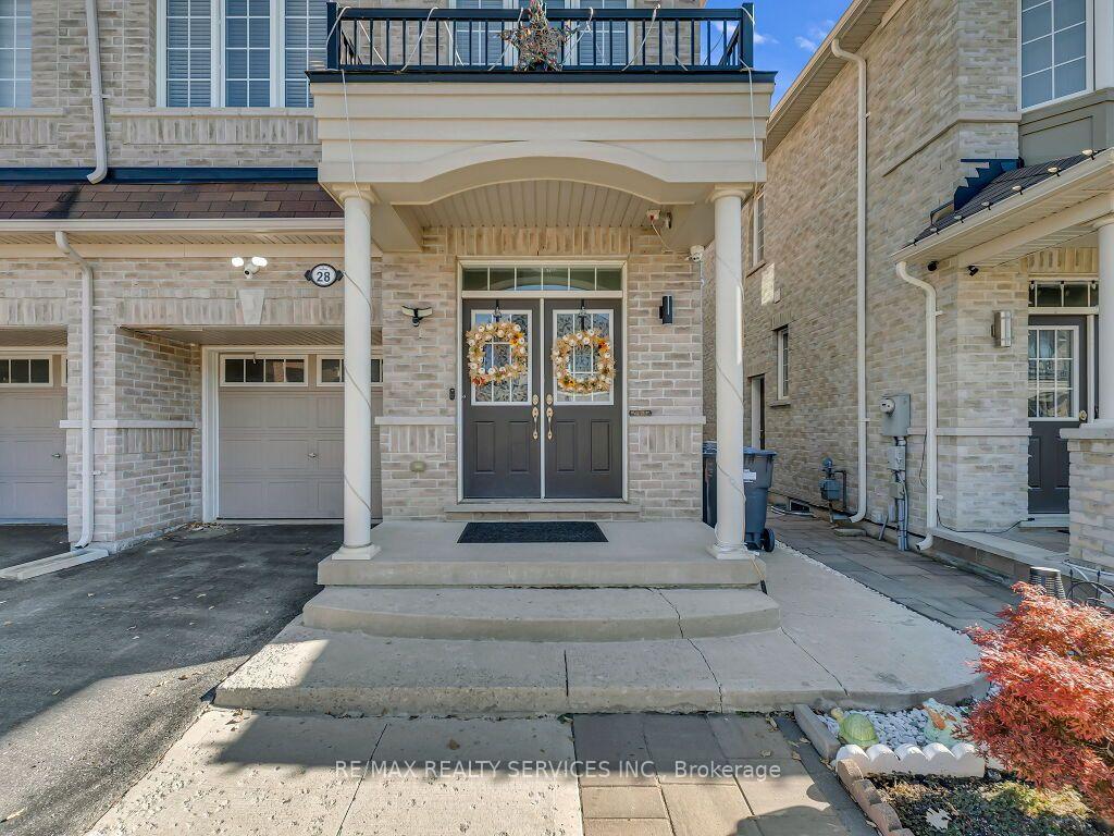 Photo 5 of 28 Zanetta Crescent, Brampton, Credit Valley — HOMEH