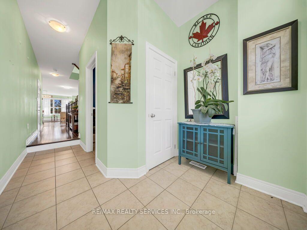 Photo 7 of 28 Zanetta Crescent, Brampton, Credit Valley — HOMEH